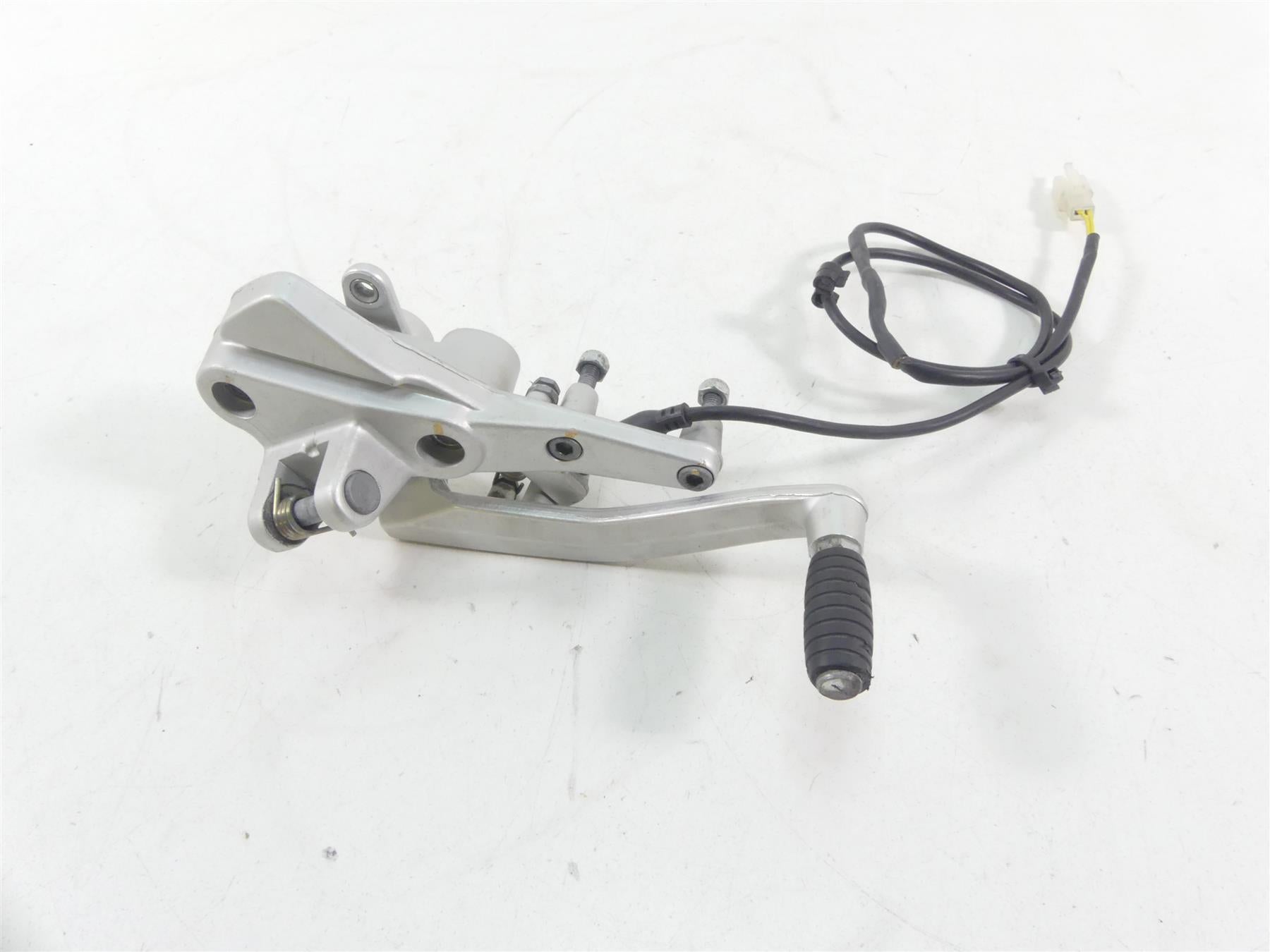 2019 Moto Guzzi V7 III Stone 750 Right Footpeg Mount & Brake Pedal 2B003336 {{ shop.shopifyCountryName }} - Mototech271