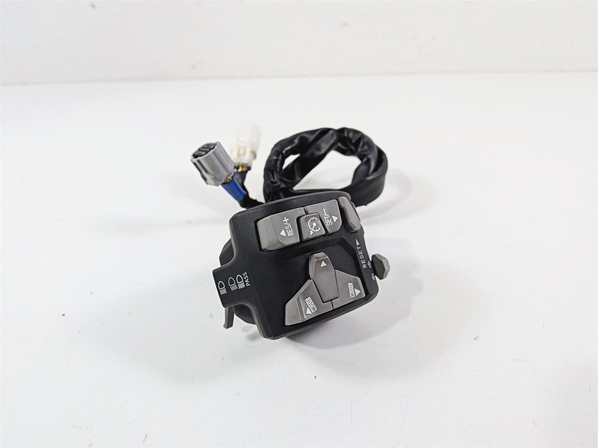 2022 Kawasaki ZX10R ZX1000 Ninja Left Hand Light Control Switch 46091-0576 {{ shop.shopifyCountryName }} - Mototech271