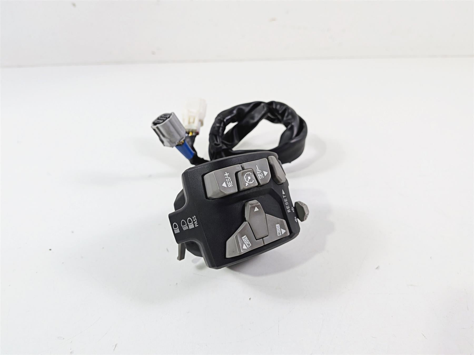 2022 Kawasaki ZX10R ZX1000 Ninja Left Hand Light Control Switch 46091-0576 {{ shop.shopifyCountryName }} - Mototech271