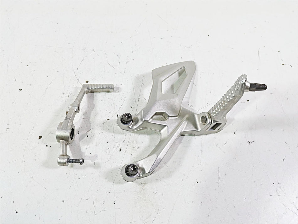 2017 BMW S1000R K47 Left Rider Footpeg & Shifter Shift Lever 46718562397 8562402 {{ shop.shopifyCountryName }} - Mototech271