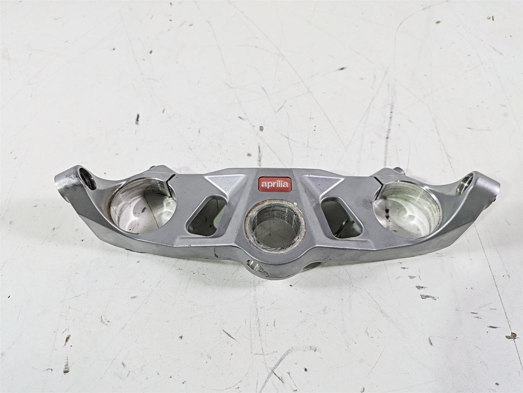2021 Aprilia RS660 Upper Triple Tree Steering Clamp 2B005253 {{ shop.shopifyCountryName }} - Mototech271