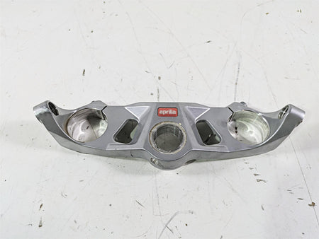 2021 Aprilia RS660 Upper Triple Tree Steering Clamp 2B005253 {{ shop.shopifyCountryName }} - Mototech271