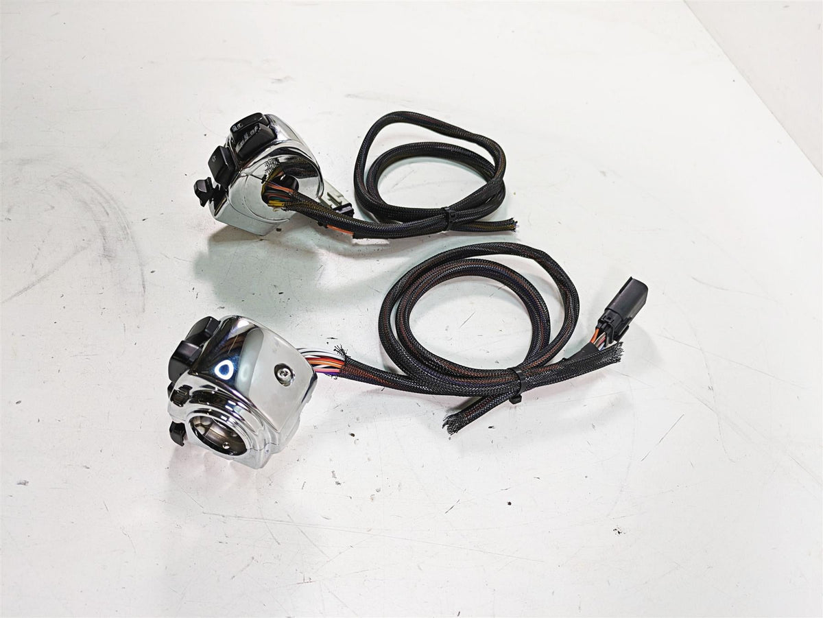 2010 Harley Touring FLHTCU Electra Glide Chrome Control Switch Set Read 71682-06 {{ shop.shopifyCountryName }} - Mototech271