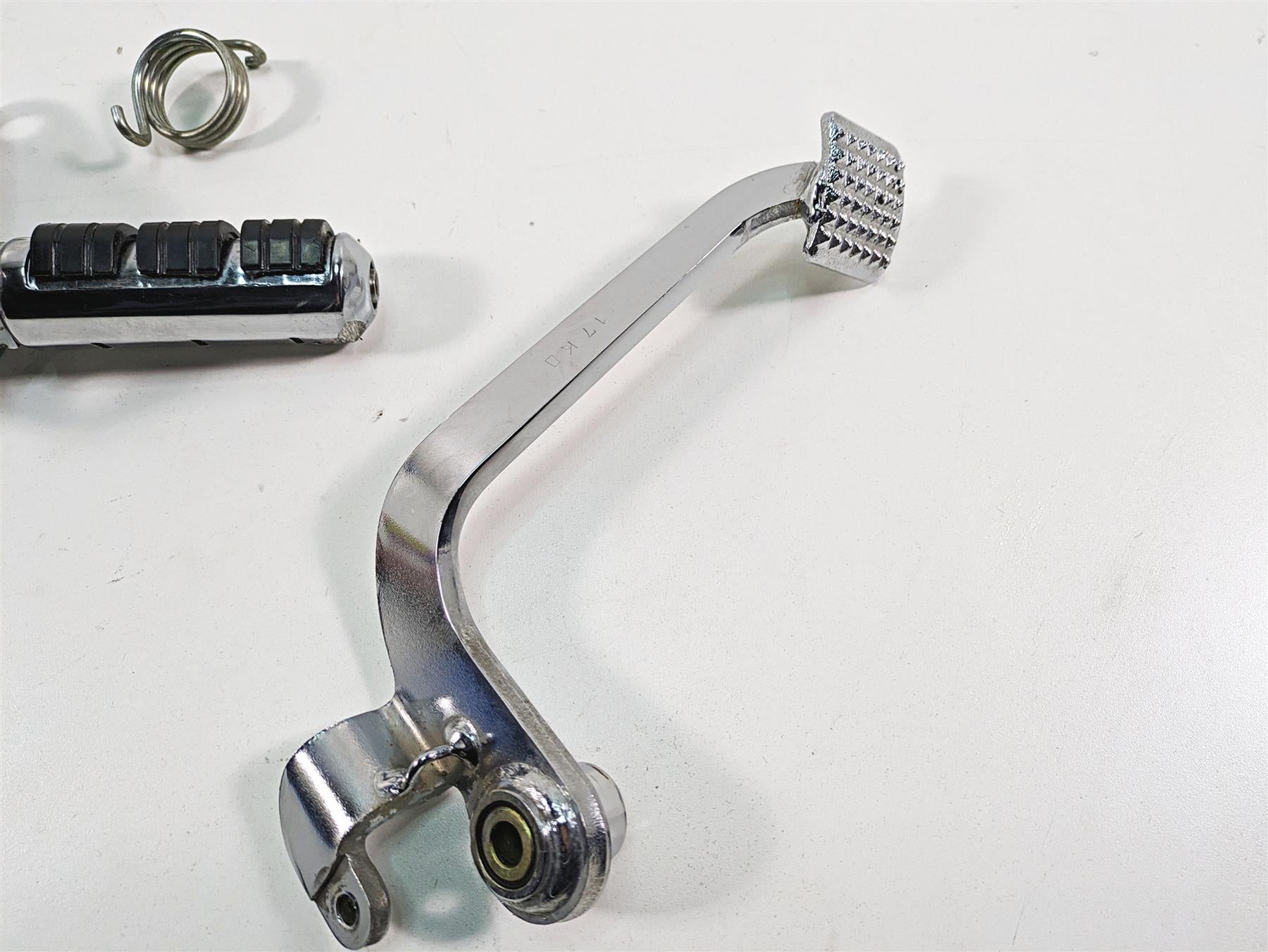 2006 Honda VT1100 C2 Shadow Front Right Footpeg & Brake Pedal 50615-MCK-A00 {{ shop.shopifyCountryName }} - Mototech271