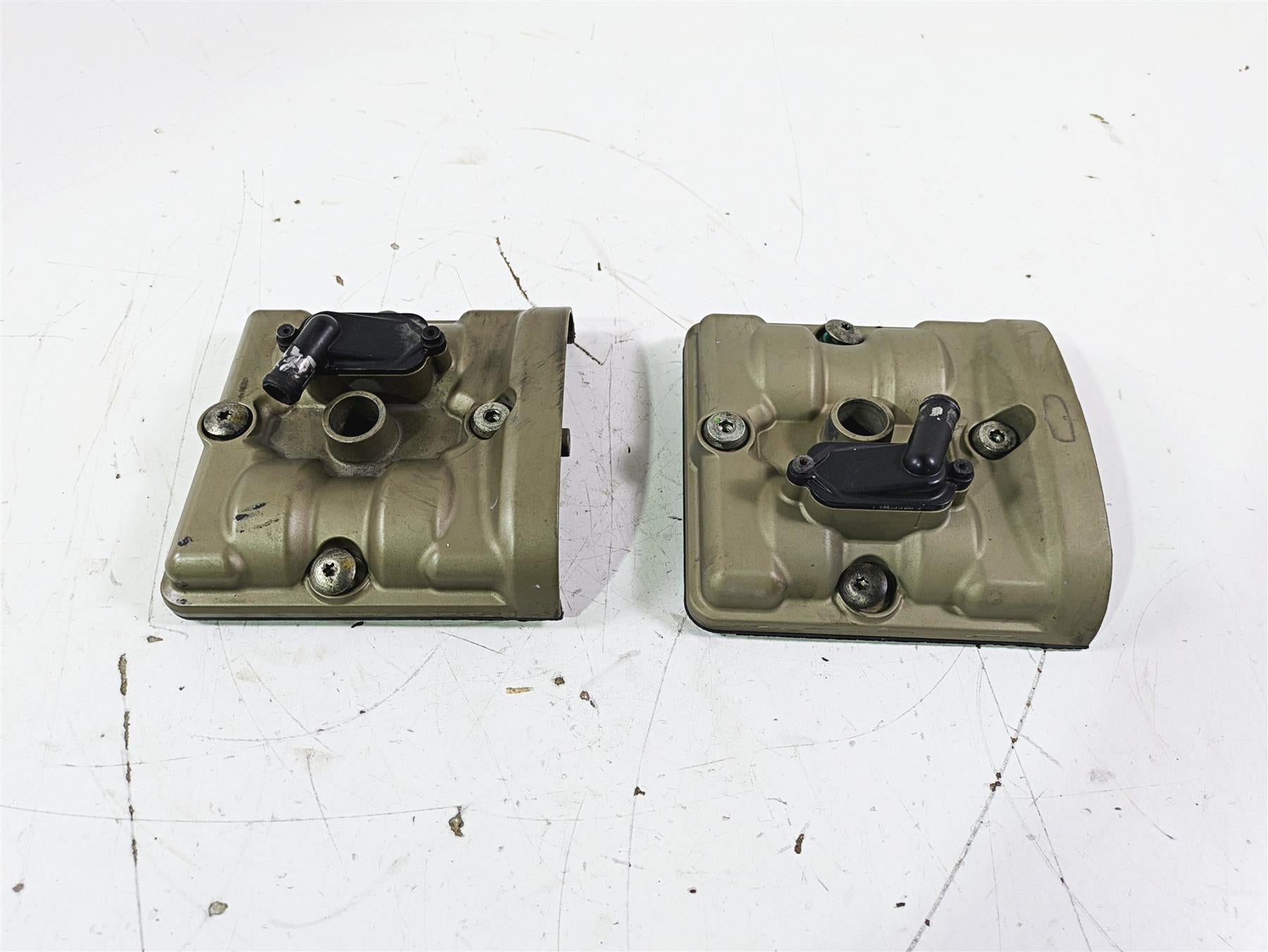2017 Ducati Monster 1200 S Cylinder Head Valve Cover Top 24734141A {{ shop.shopifyCountryName }} - Mototech271