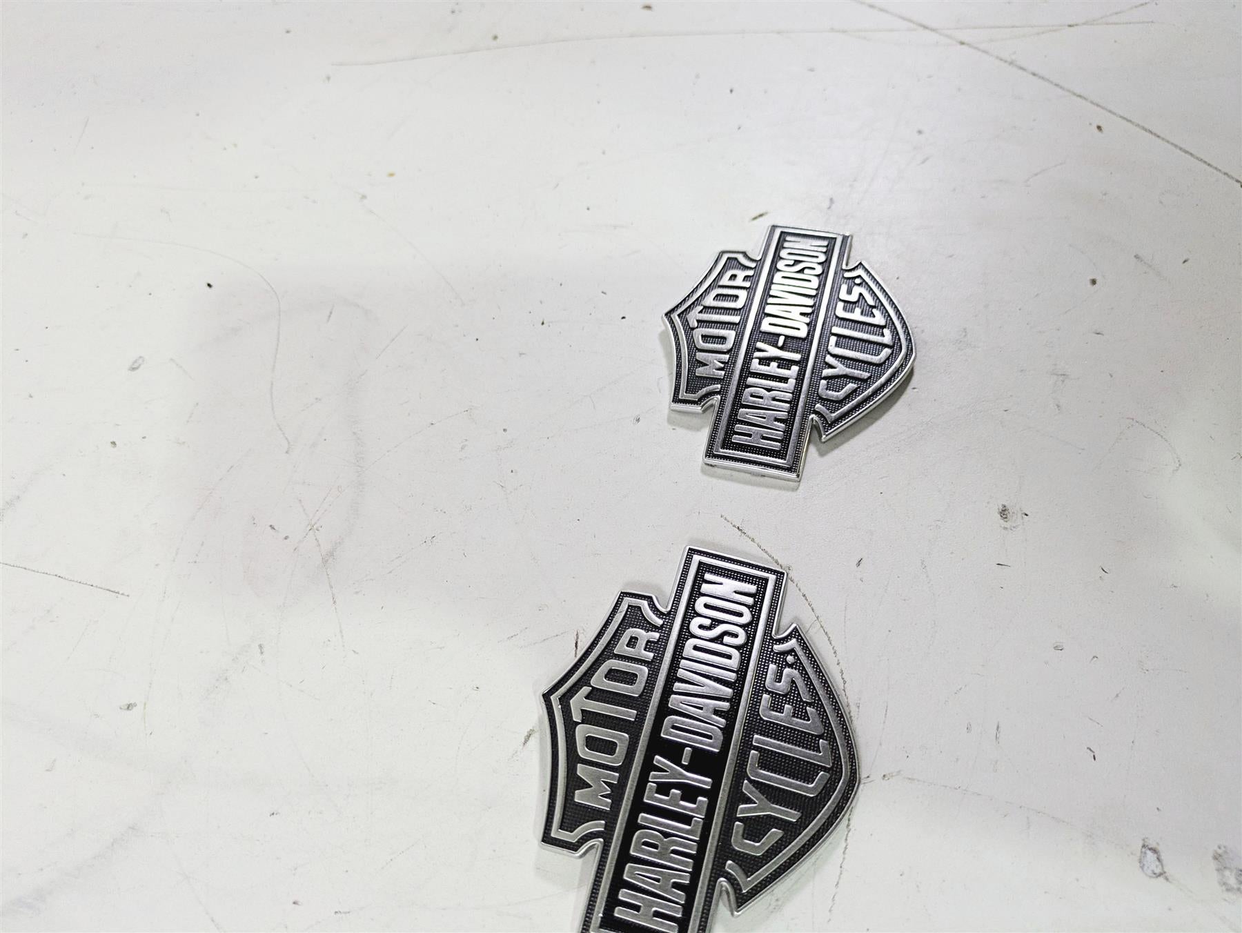 2017 Harley FLS Softail Slim Fuel Gas Petrol Tank Emblem Set 61400055 61400056 {{ shop.shopifyCountryName }} - Mototech271