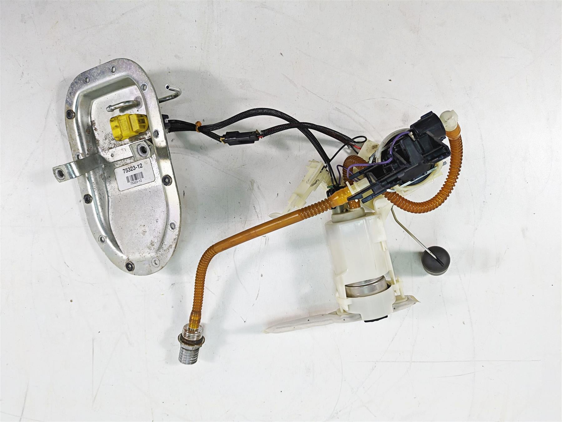 2012 Harley FLD Dyna Switchback Fuel Gas Petrol Pump + Sender - Tested 75323-12 {{ shop.shopifyCountryName }} - Mototech271