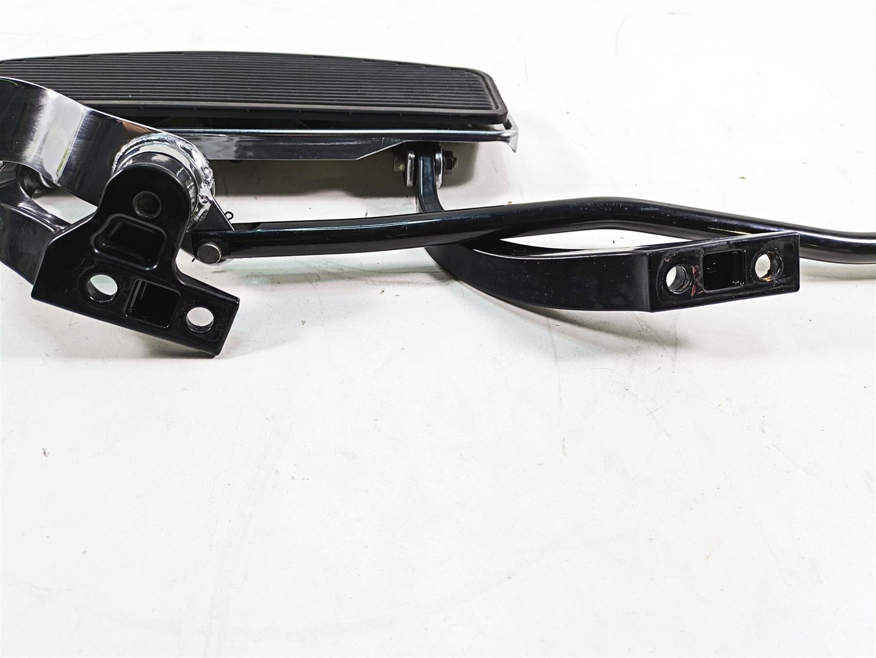 2012 Harley FLD Dyna Switchback Right Floorboard & Brake Pedal Set 54172-12 {{ shop.shopifyCountryName }} - Mototech271