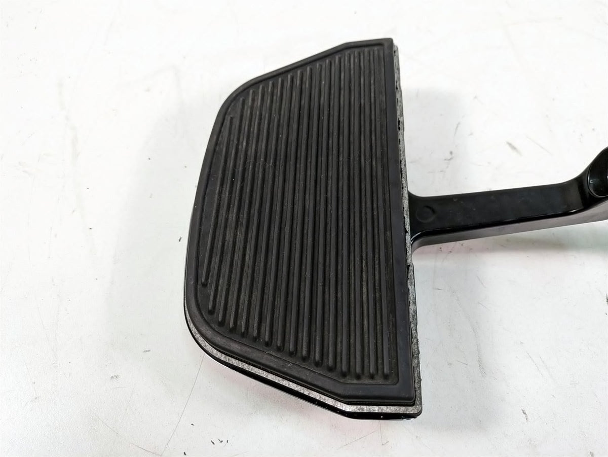 2006 Harley Touring FLHTCUI Electra Glide Passenger Floor Board Set 52719-93B {{ shop.shopifyCountryName }} - Mototech271
