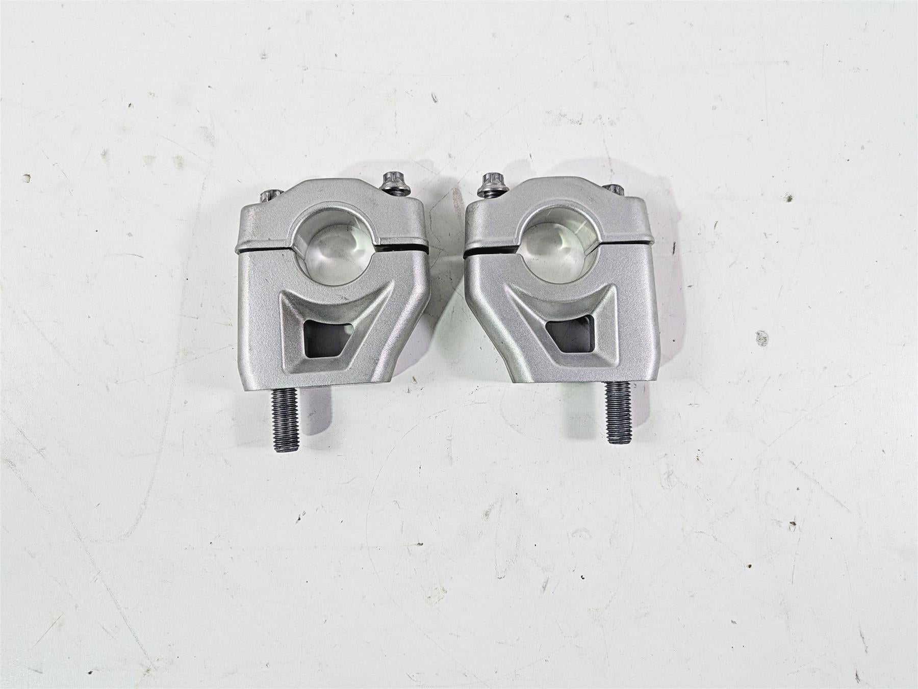 2010 BMW R1200GS K25 Handlebar Riser Holder Mount Set 28.5mm 31427718173 {{ shop.shopifyCountryName }} - Mototech271