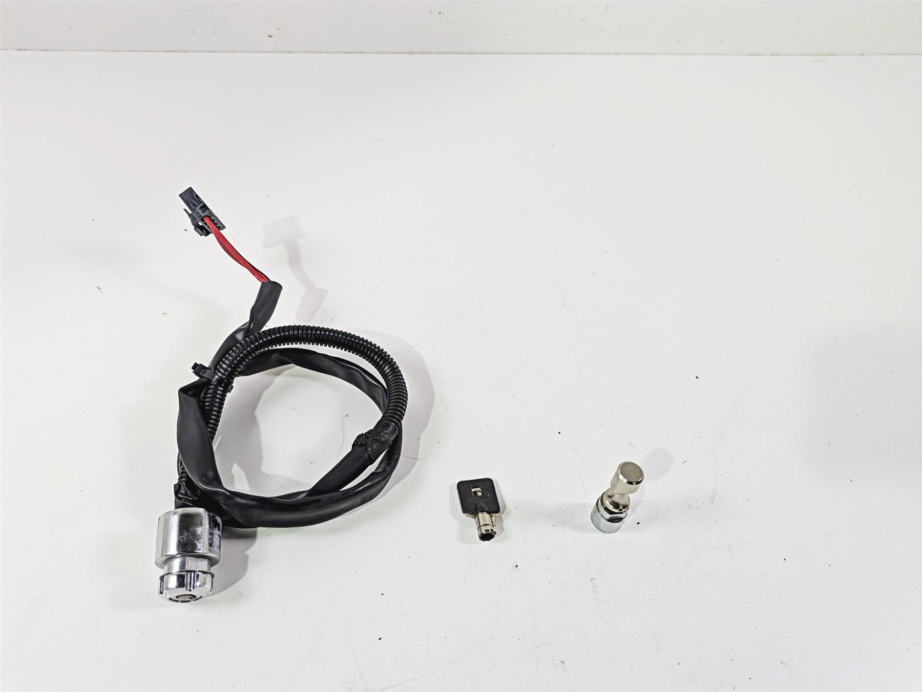 2008 Harley FXCWC Softail Rocker Ignition Switch Key Lock Set - Read 71792-08 {{ shop.shopifyCountryName }} - Mototech271