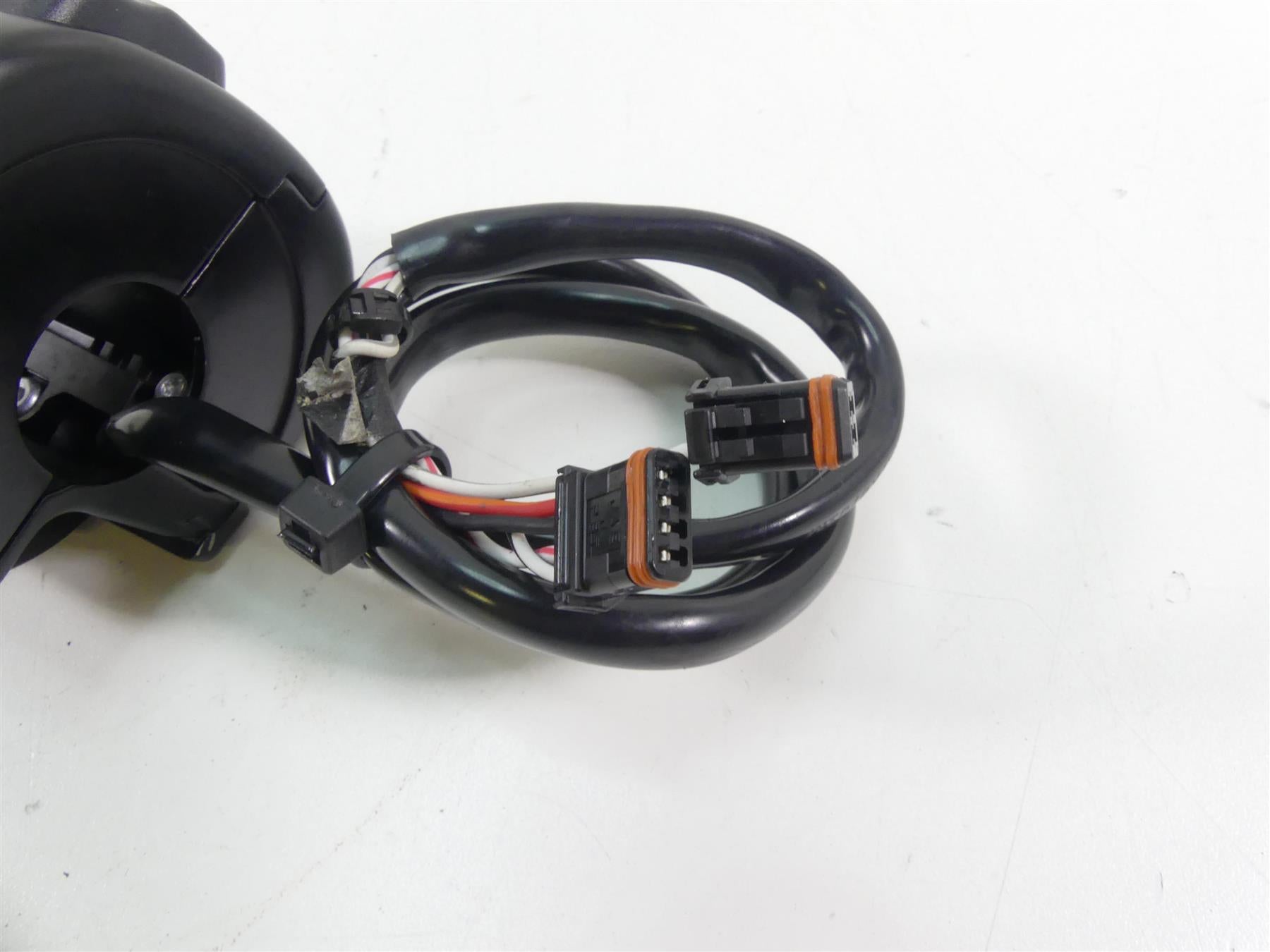 2018 Harley Softail FXFB Fat Bob Right Hand Start Stop Control Switch 71500462 {{ shop.shopifyCountryName }} - Mototech271