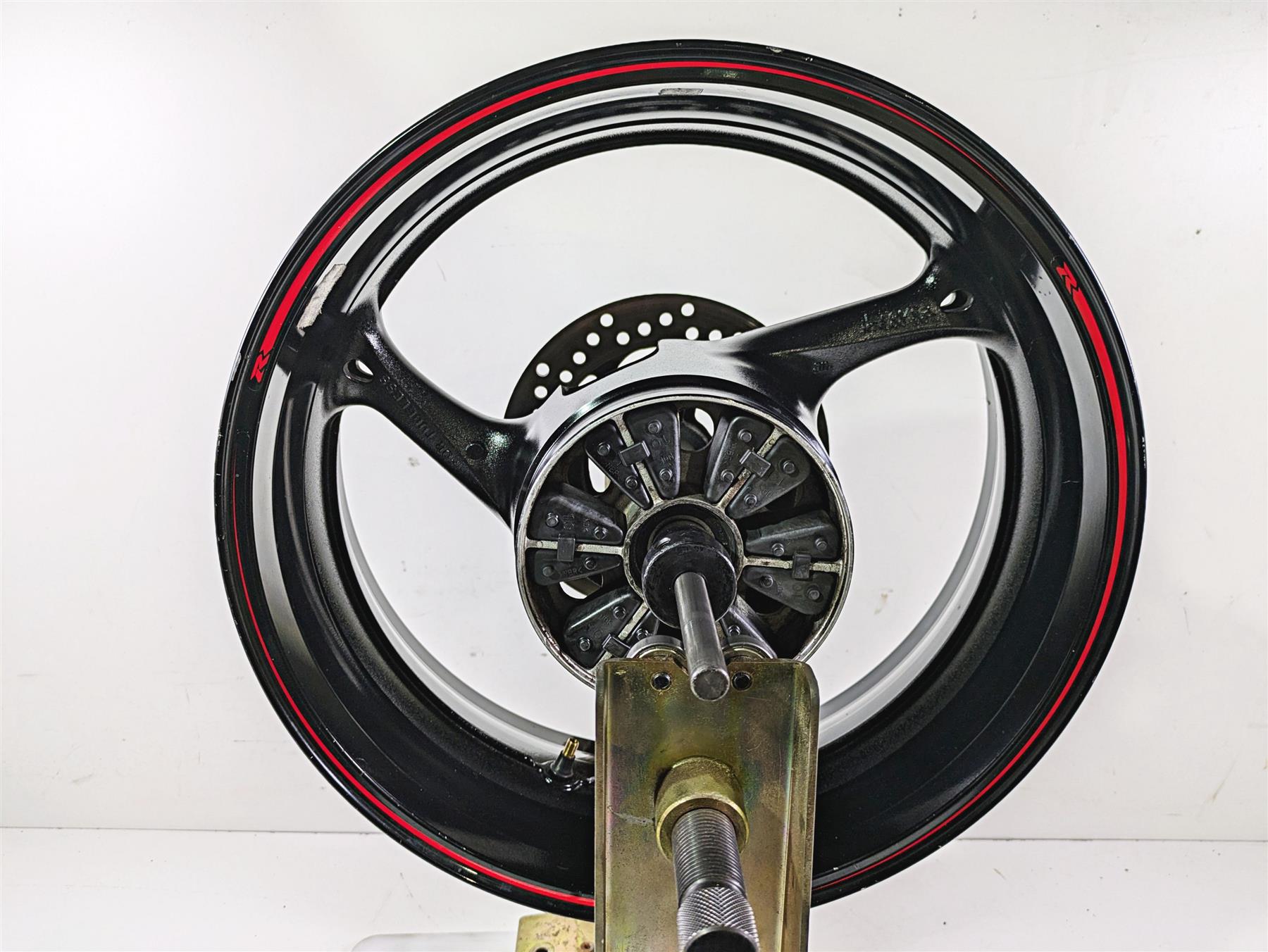 2016 Suzuki GSXR1000 Straight 17x6 Rear Wheel Rim 64111-47H00-019