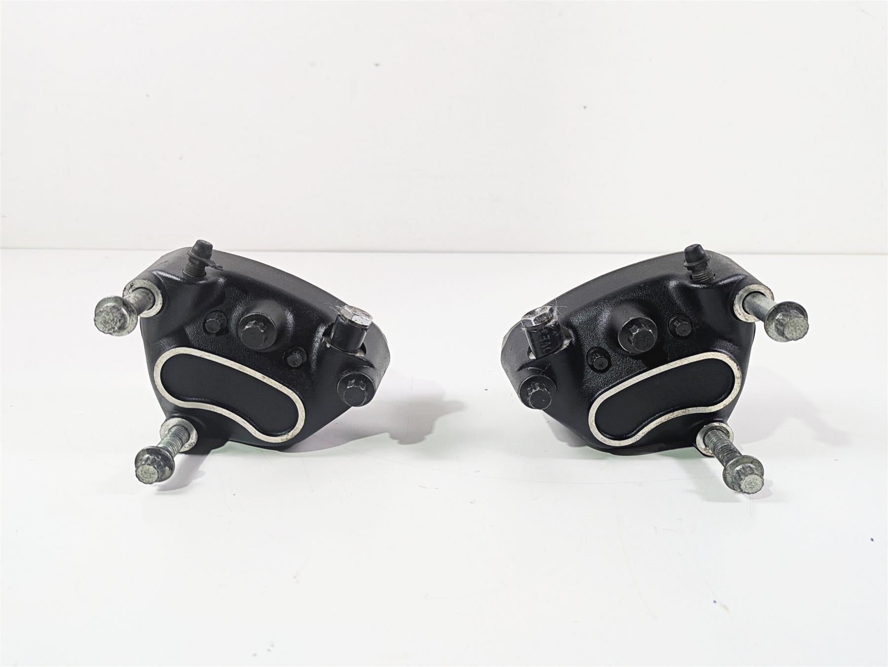 2001 Harley Touring FLHX Street Glide Front Brake Caliper Set 44023-00 44046-00 {{ shop.shopifyCountryName }} - Mototech271