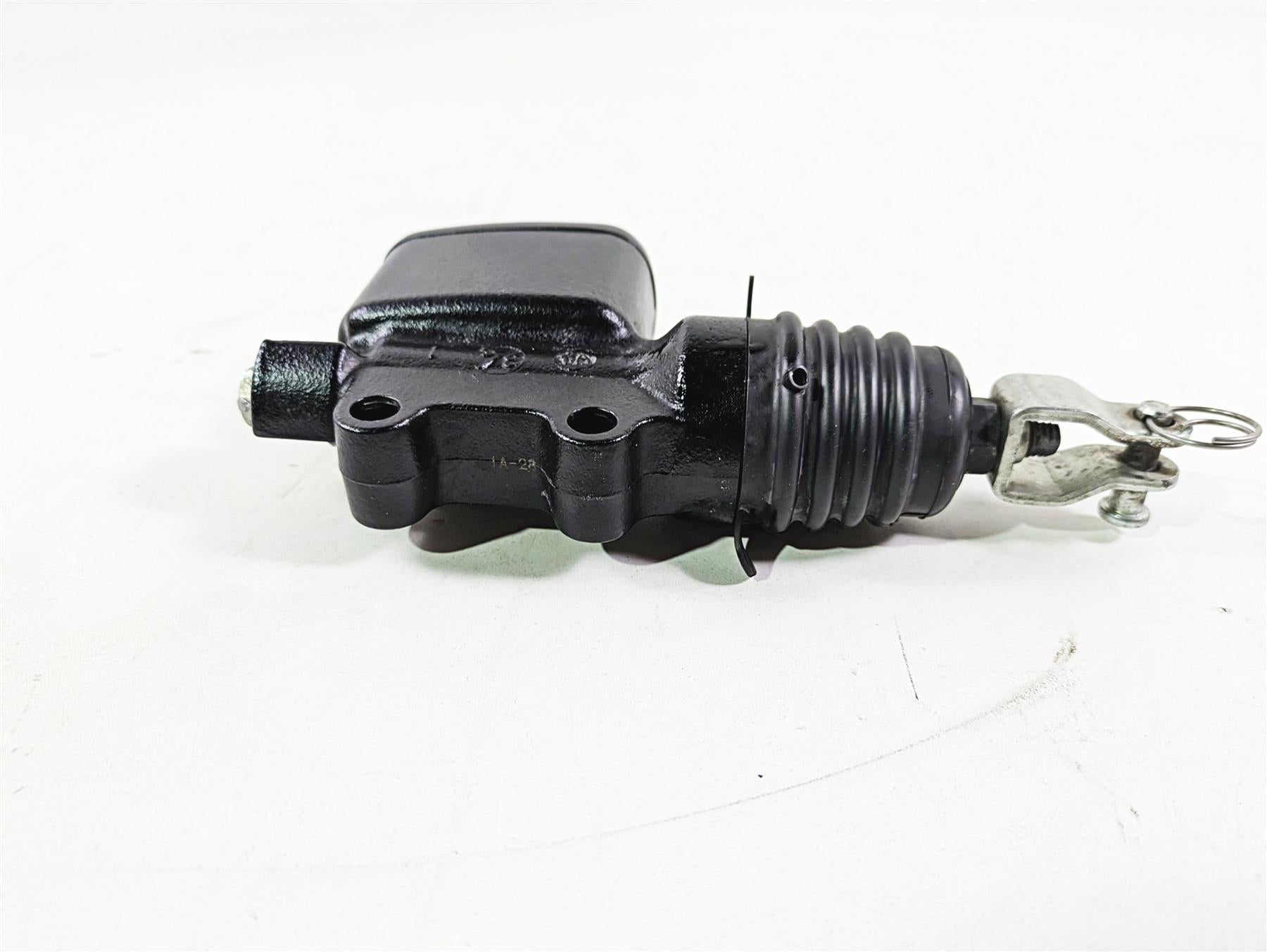 2021 Harley Softail FXST Standard Rear Brake Master Cylinder 5/8" 41700460 {{ shop.shopifyCountryName }} - Mototech271