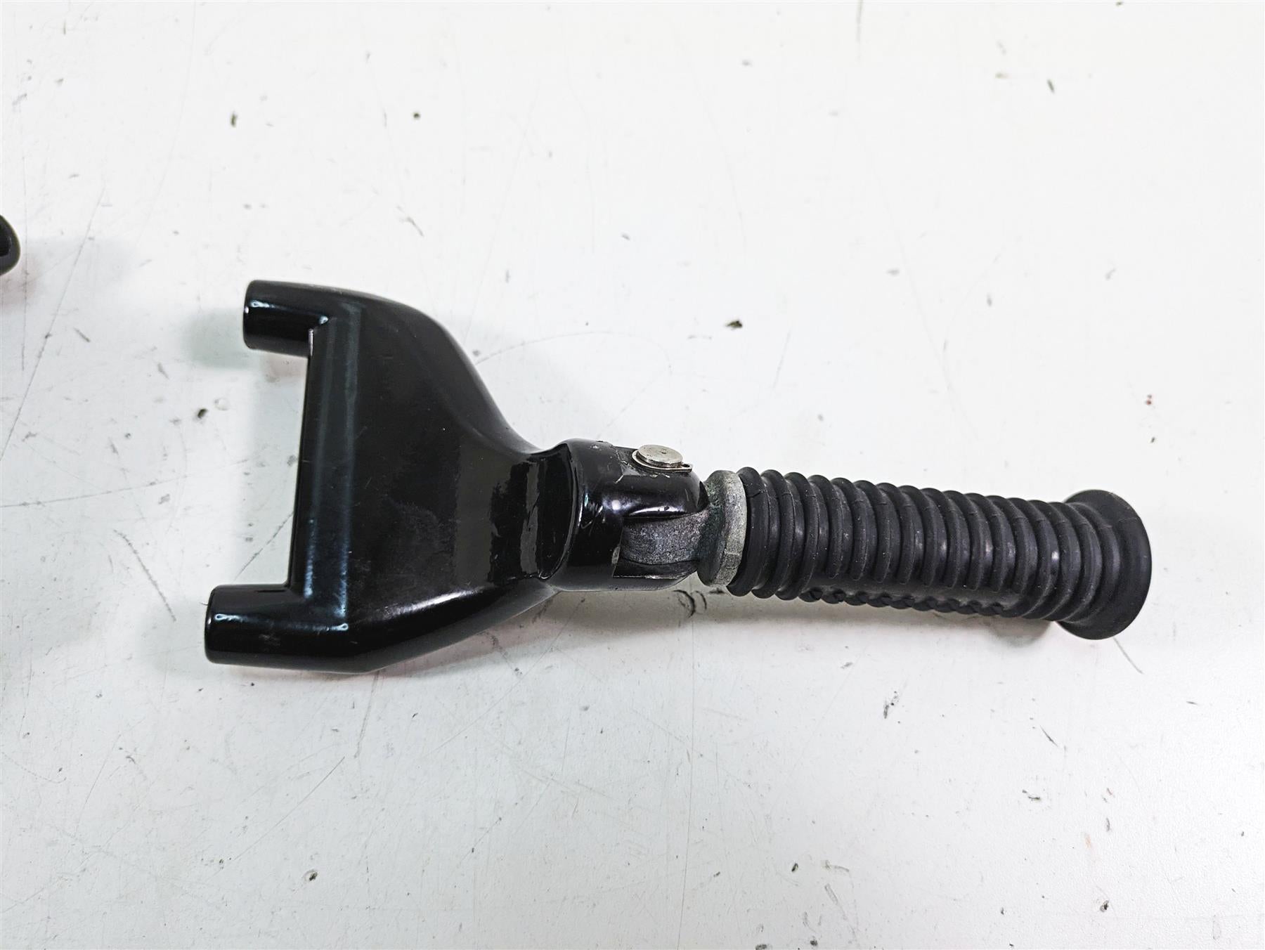 2019 Harley XL883N Sportster Iron Rear Passenger Footpeg Set 49315-04 50500233 {{ shop.shopifyCountryName }} - Mototech271