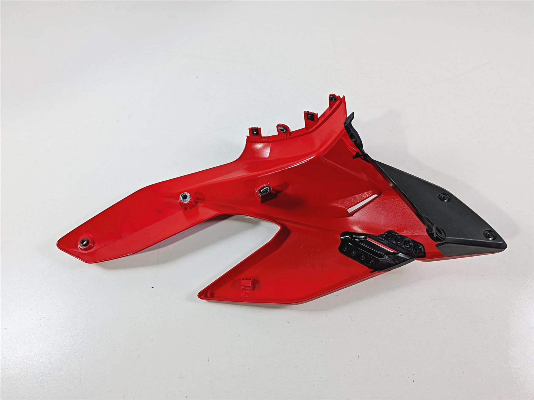 【１点限り】SWAG スカル マーカー レッド 2023 Ducati Streetfighter V4 Red Left Upper Main Side Cover