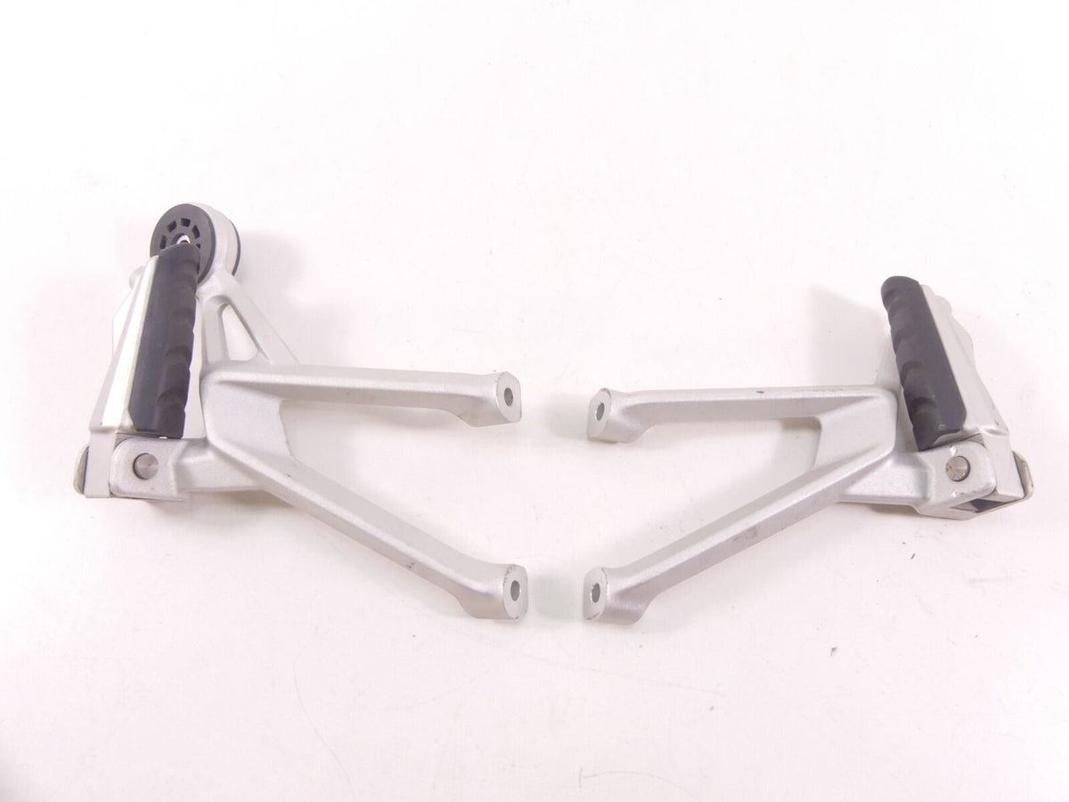 2016 BMW R1200RS K54 Rear Passenger Footpeg Foot Peg Set 46718540798 4671854079 {{ shop.shopifyCountryName }} - Mototech271