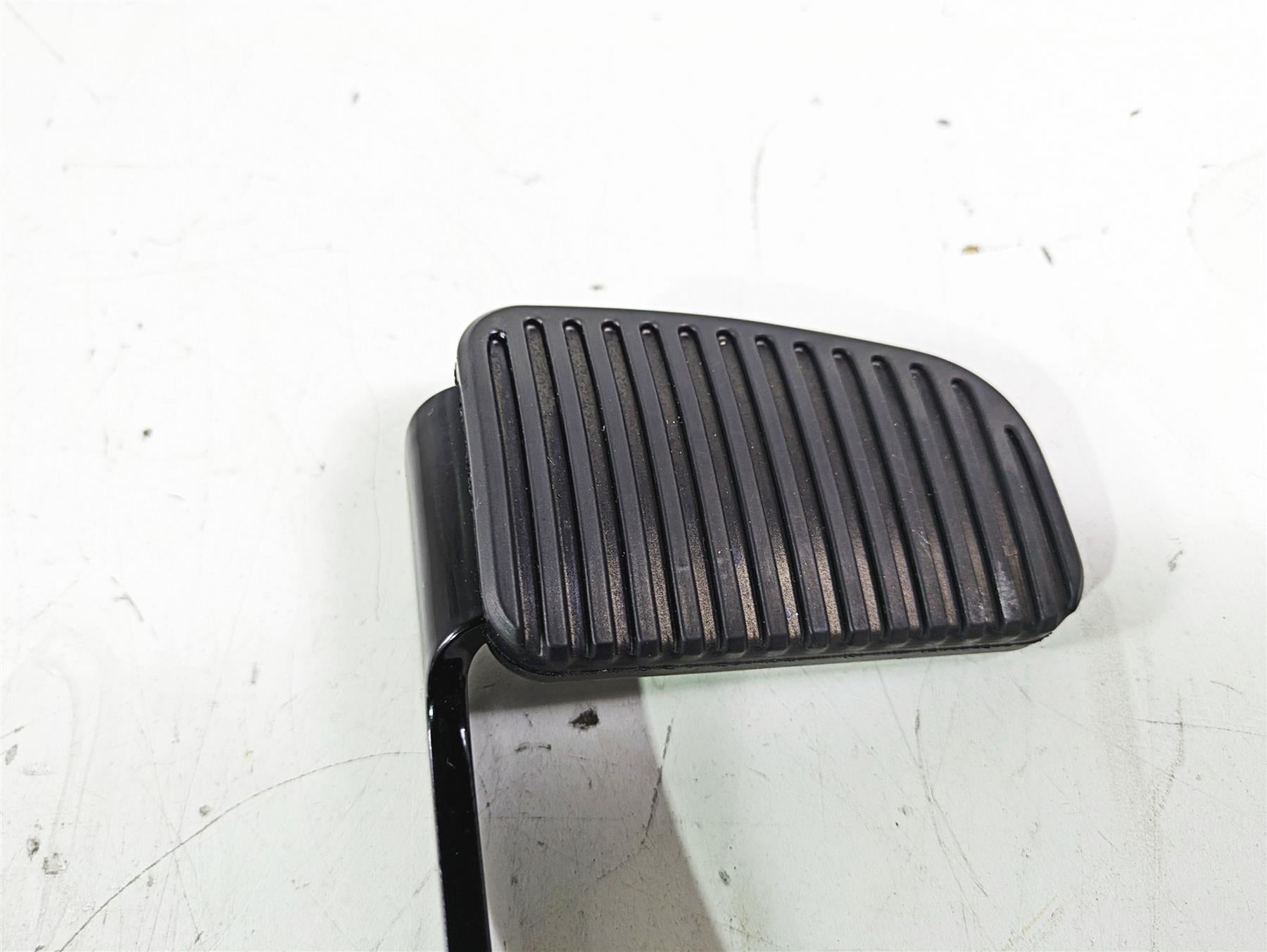 2019 Harley FLHCS Softail Heritage Front Right Floorboard + Brake Pedal 50600206 {{ shop.shopifyCountryName }} - Mototech271