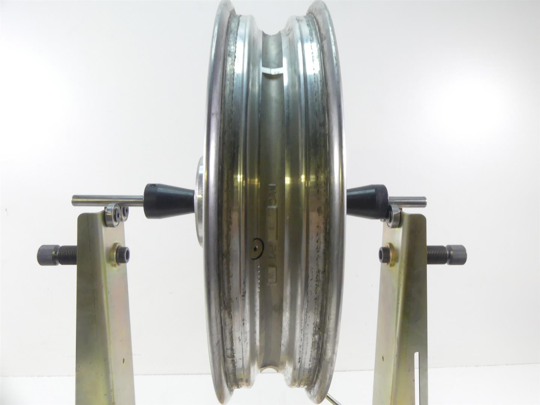 2009 Harley FXDF Dyna Fat Bob Straight Front Slot Wheel Rim 16x3 43300172 {{ shop.shopifyCountryName }} - Mototech271
