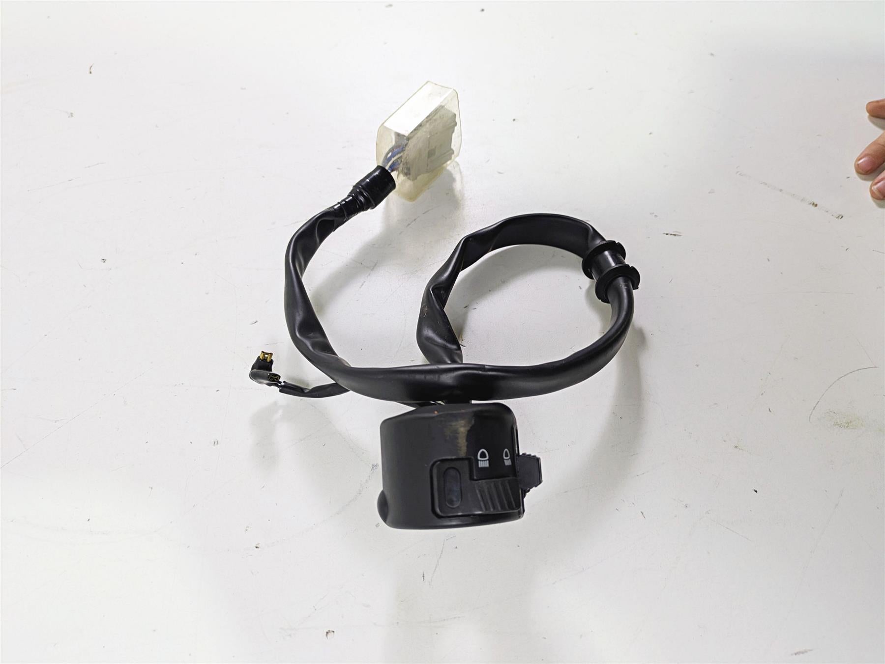 2025 Honda CBR600RR Left Hand Turn Signal Control Switch 35200-MJC-A01 {{ shop.shopifyCountryName }} - Mototech271