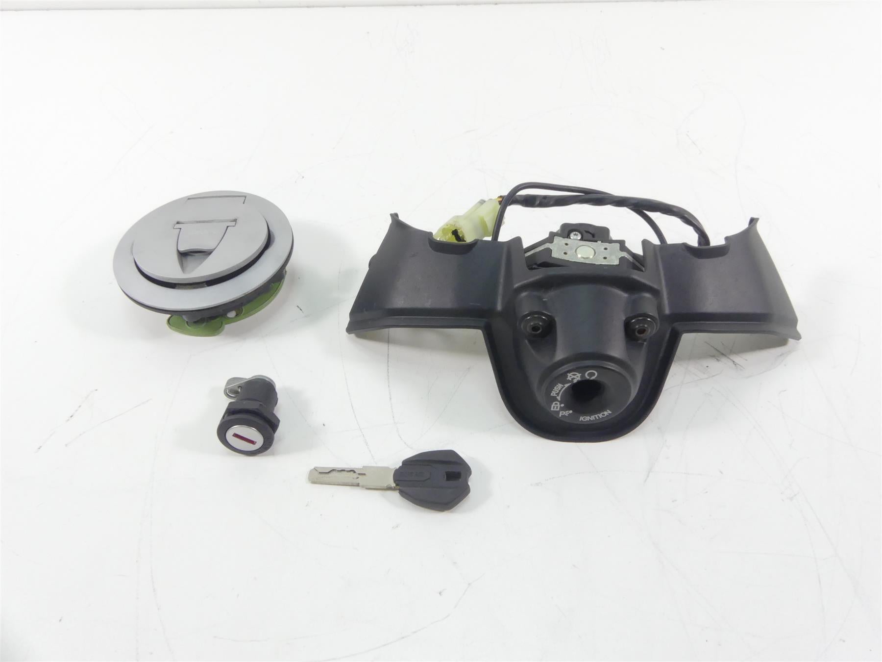 2018 Ducati Panigale 1100 V4 S Ignition Switch Seat Key Lock Gas Cap 59822131A | Mototech271