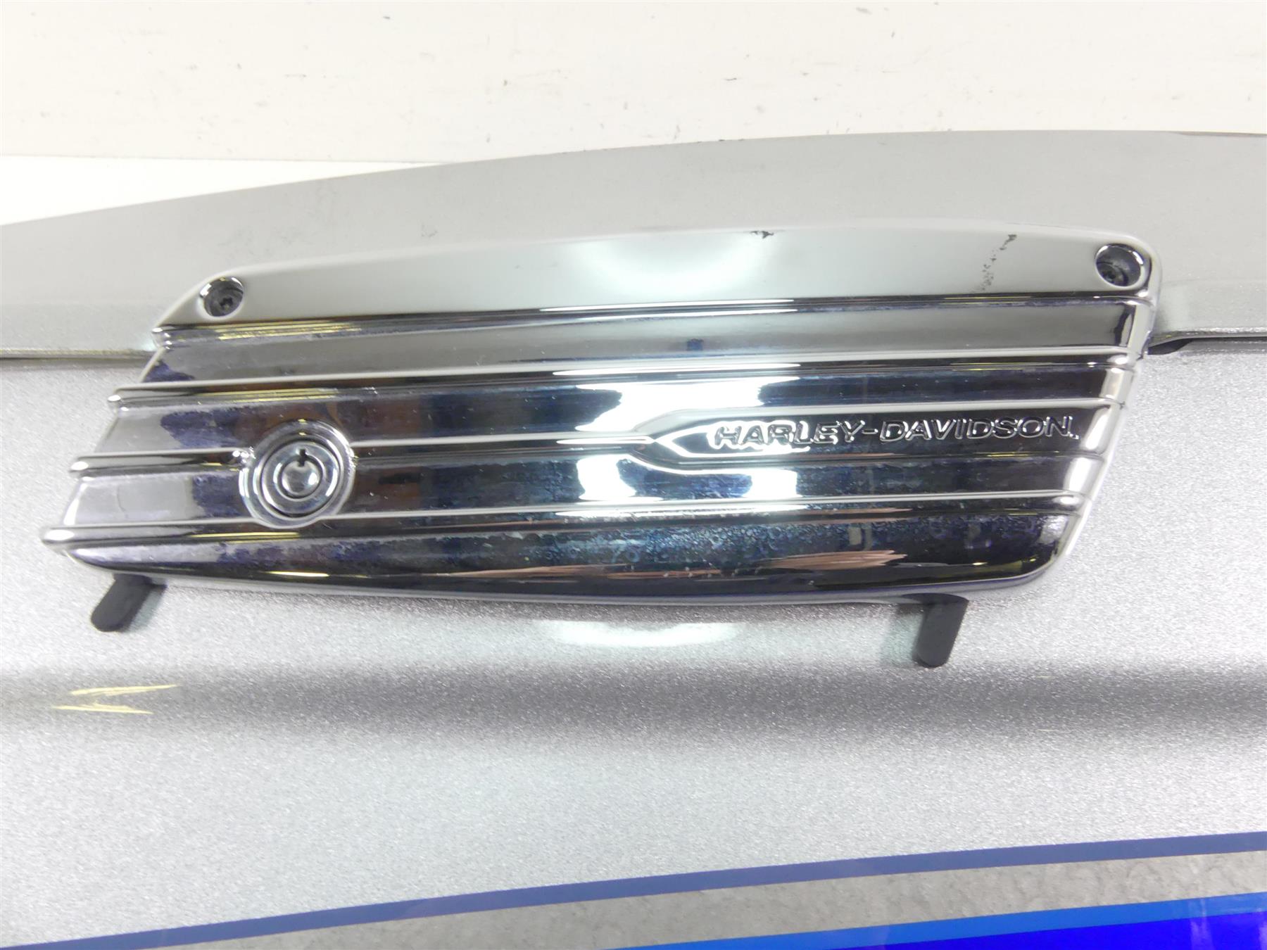 2009 Harley FLHTCU SE4 CVO E-Glide Right Saddlebag Saddle Bag 88277-09 {{ shop.shopifyCountryName }} - Mototech271
