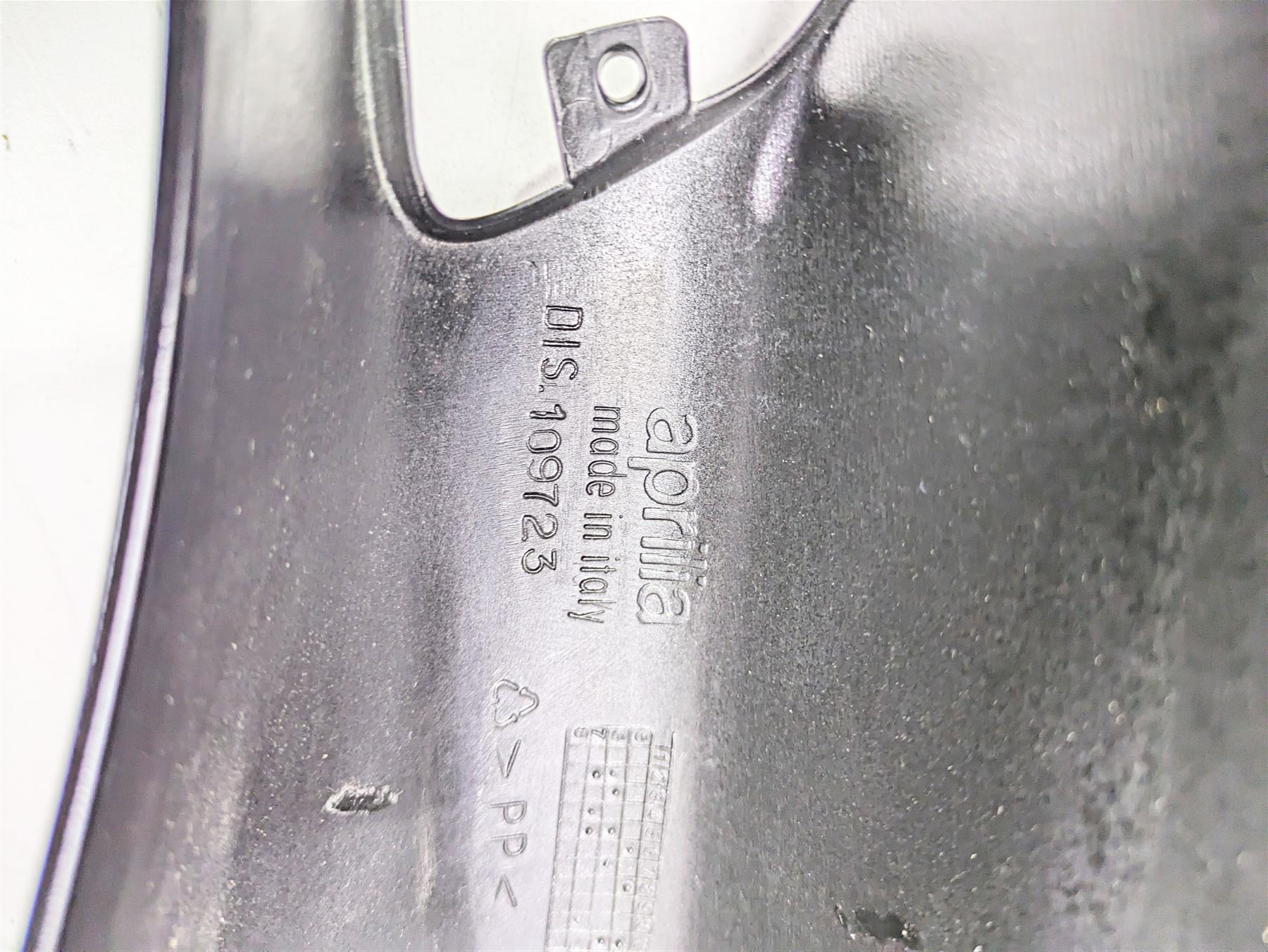 2008 Aprilia RSVR 1000 Factory Tail Side Cover Fairing Set AP8184322 AP8184323 {{ shop.shopifyCountryName }} - Mototech271