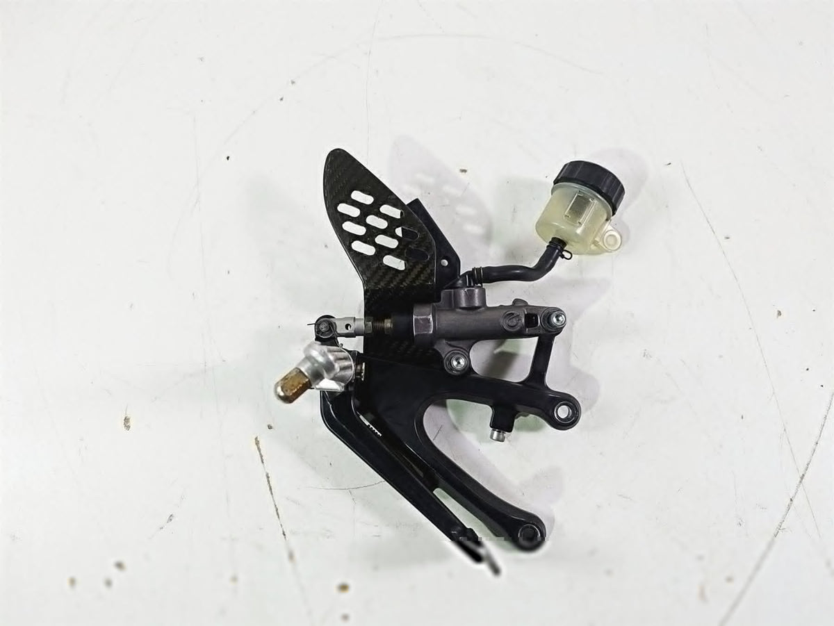 2005 Yamaha YZFR1 YZF R1 Right Footpeg & Master Cylinder Set 5VY-27443-01 {{ shop.shopifyCountryName }} - Mototech271