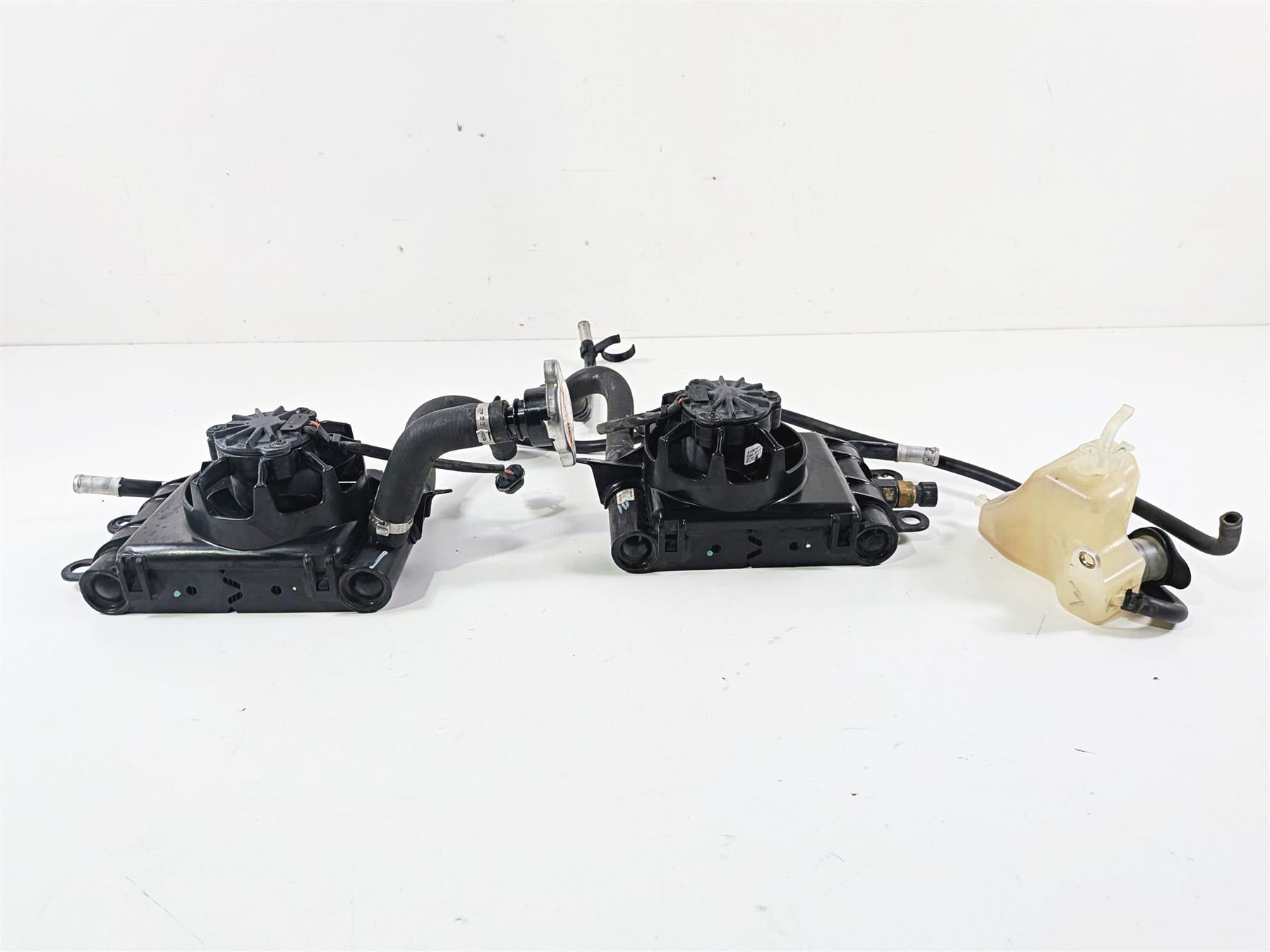 2020 Harley Touring FLTRK Road Glide Left Right Radiator Fan Set 26800004 {{ shop.shopifyCountryName }} - Mototech271