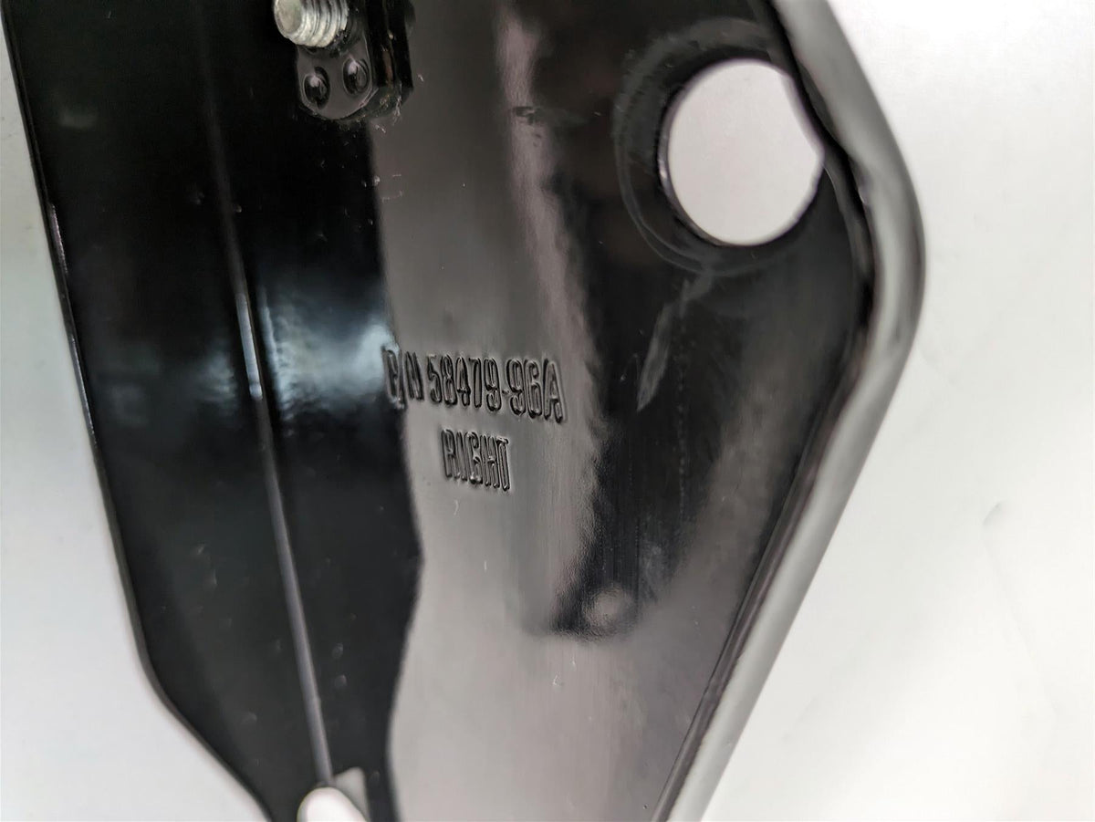 2006 Harley Touring FLHTCUI Electra Glide Front Fairing Mounts 58478-96 58479-96 {{ shop.shopifyCountryName }} - Mototech271