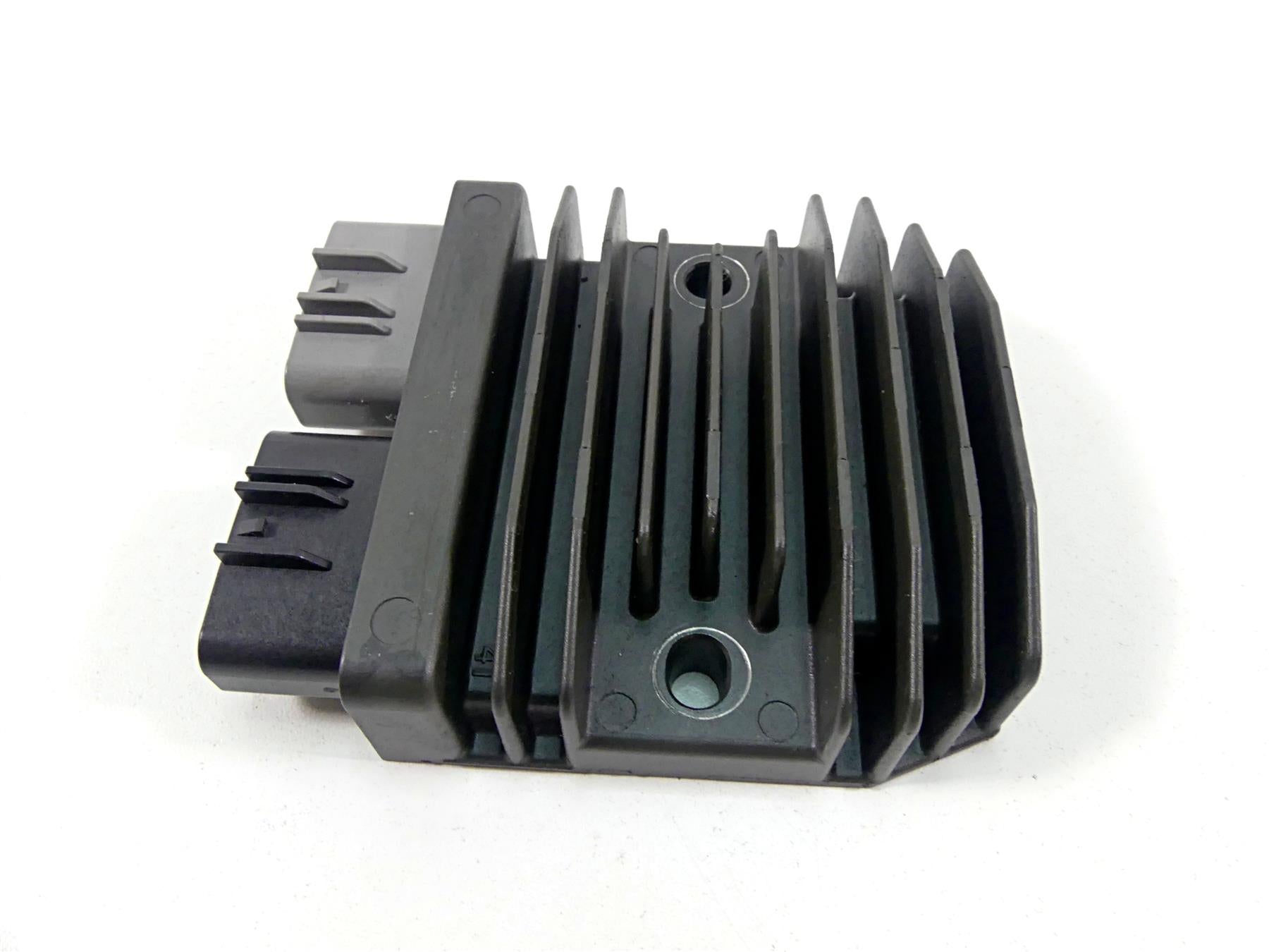 2022 Triumph Speed Triple 1200 RS Rectifier Voltage Regulator T1300679 FH027AA {{ shop.shopifyCountryName }} - Mototech271