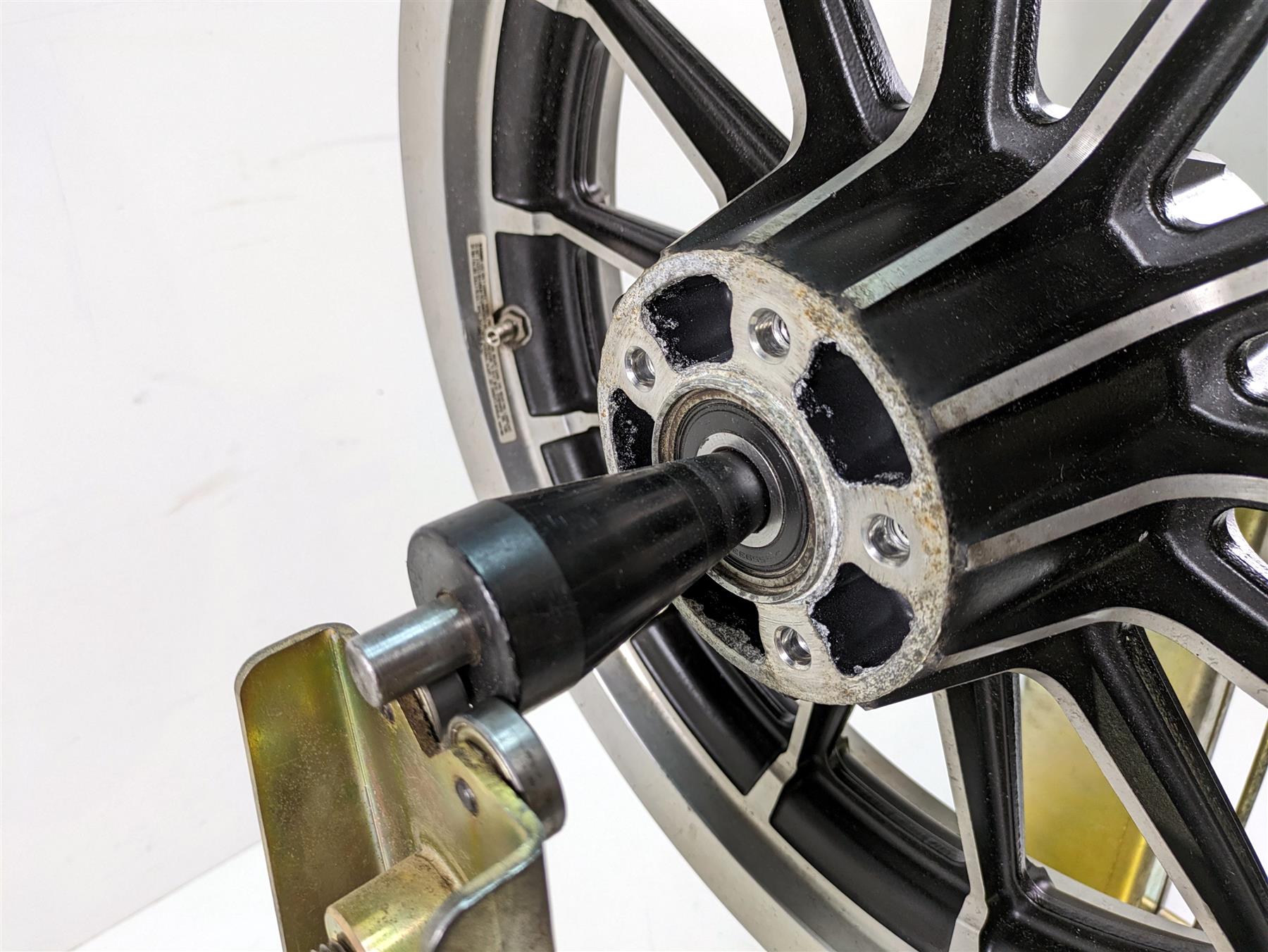 2000 Harley Dyna FXDL Low Rider 13 Spoke Cast Rear Wheel Rim 16x3 41012-00A {{ shop.shopifyCountryName }} - Mototech271