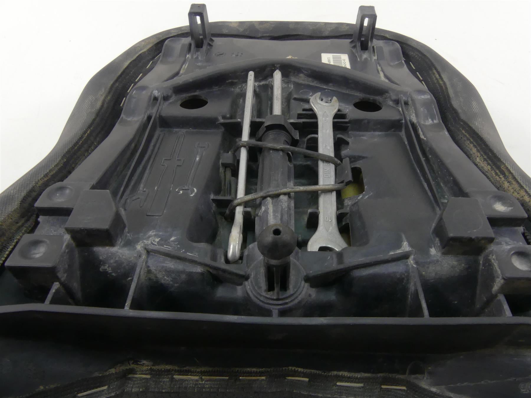 2019 BMW R1250GS K50 Rear Passenger Seat Saddle + Tools -Read 52538564242 668833 {{ shop.shopifyCountryName }} - Mototech271