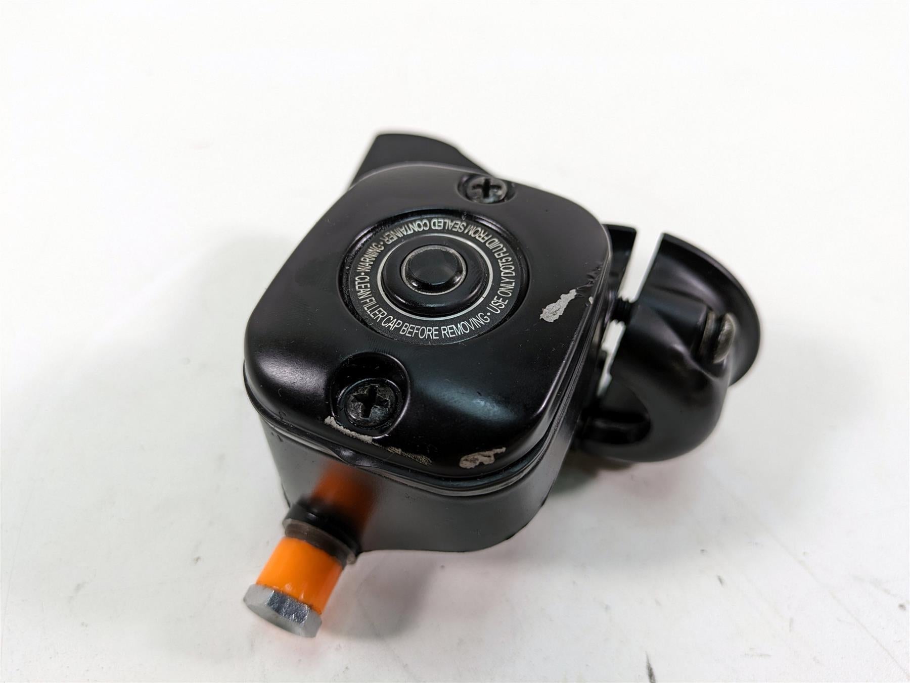2000 Harley Dyna FXDL Low Rider Front Brake Master Cylinder 11/16" 41700737 {{ shop.shopifyCountryName }} - Mototech271