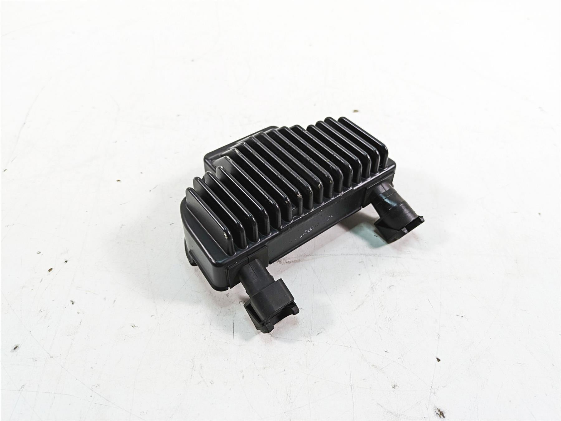 2015 Harley FXDL Dyna Low Rider Rectifier Voltage Regulator 74631-08A {{ shop.shopifyCountryName }} - Mototech271