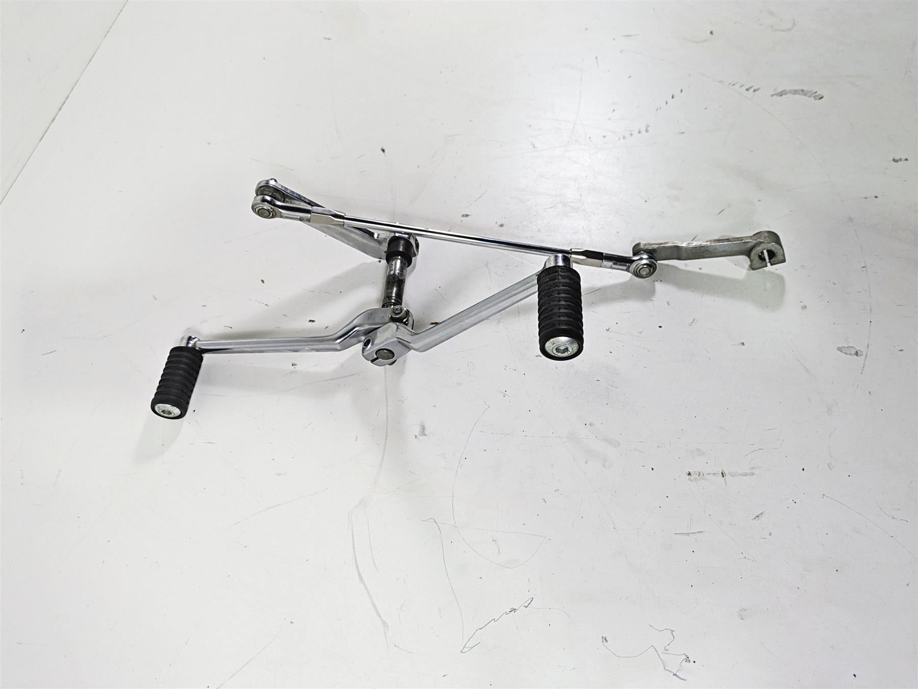 2008 Harley Touring FLHTCU E-Glide 105TH Heel Toe Shifter Lever Set 33895-82E {{ shop.shopifyCountryName }} - Mototech271