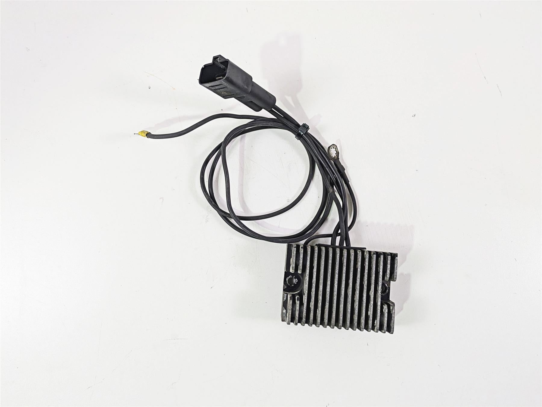 1999 Harley Dyna FXDL Low Rider Rectifier Voltage Regulator 74518-99A {{ shop.shopifyCountryName }} - Mototech271