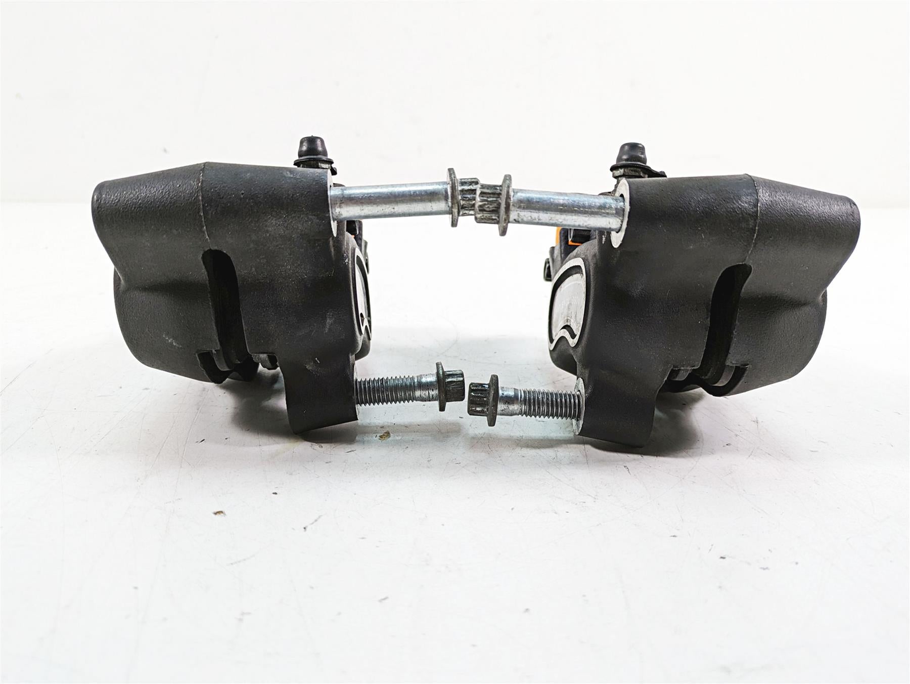 2015 Harley FXDL Dyna Low Rider Front Brake Caliper Set 41300001 41300002 {{ shop.shopifyCountryName }} - Mototech271