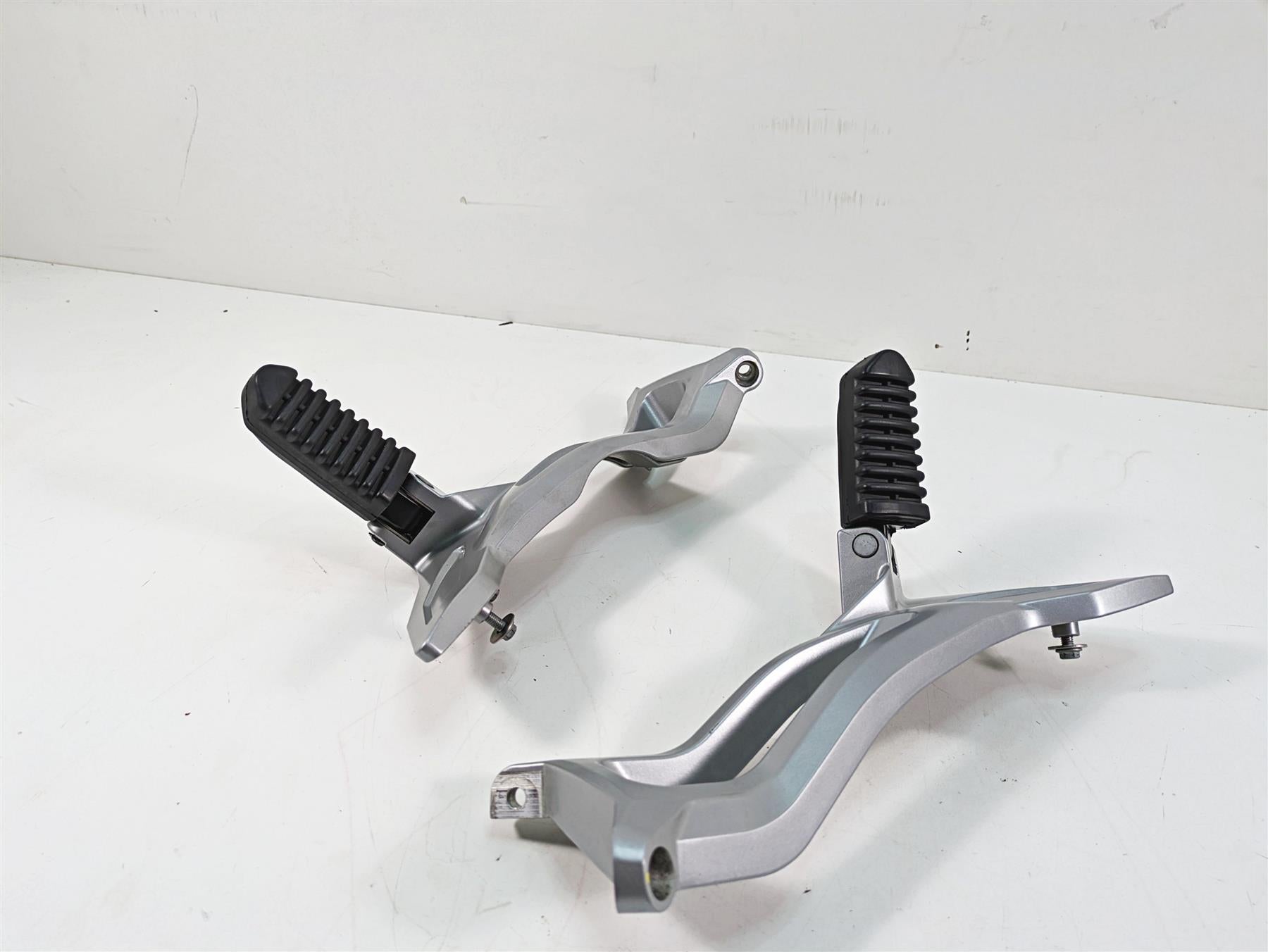 2020 Moto Guzzi V85 TT Adventure Rear Passenger Footpeg Rest Set 2B005628 {{ shop.shopifyCountryName }} - Mototech271