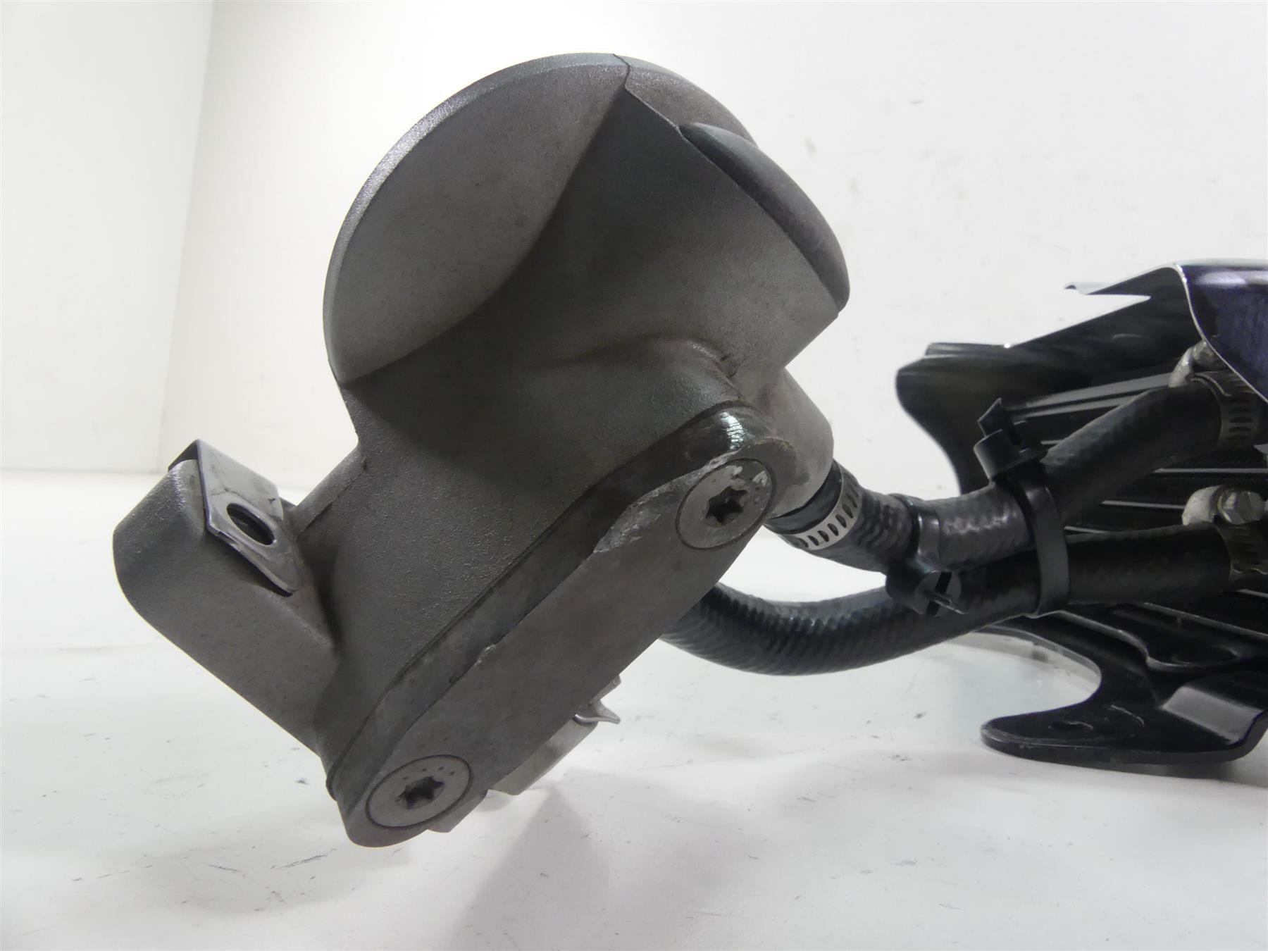 2005 Harley Touring CVO FLHTC SE Electra Glide Oil Cooler Flange Cover 62994-04 {{ shop.shopifyCountryName }} - Mototech271