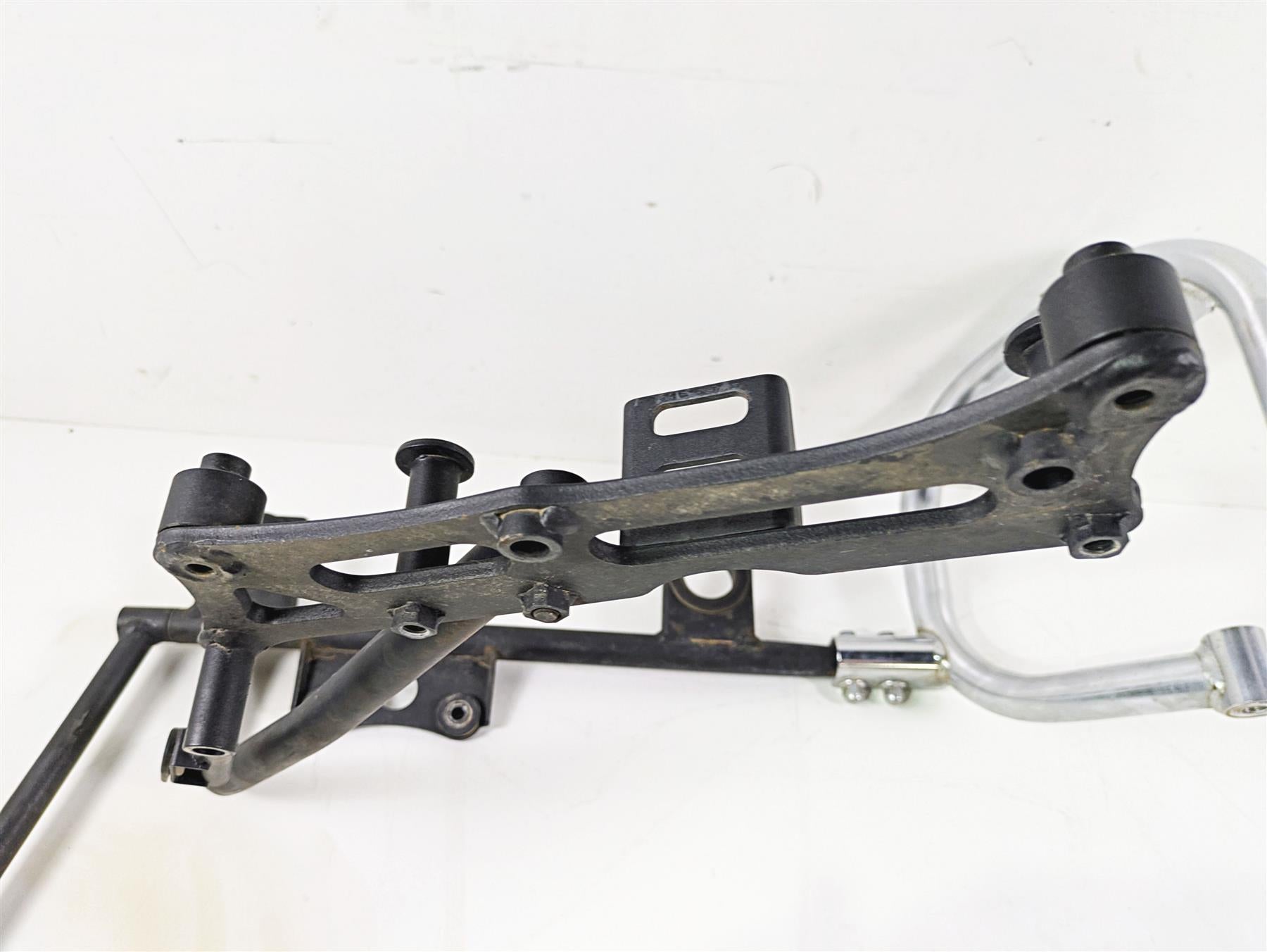 2008 Kawasaki VN1600 Vulcan Nomad Saddlebag Rack Carrier Pannier Set 39137-0009 {{ shop.shopifyCountryName }} - Mototech271