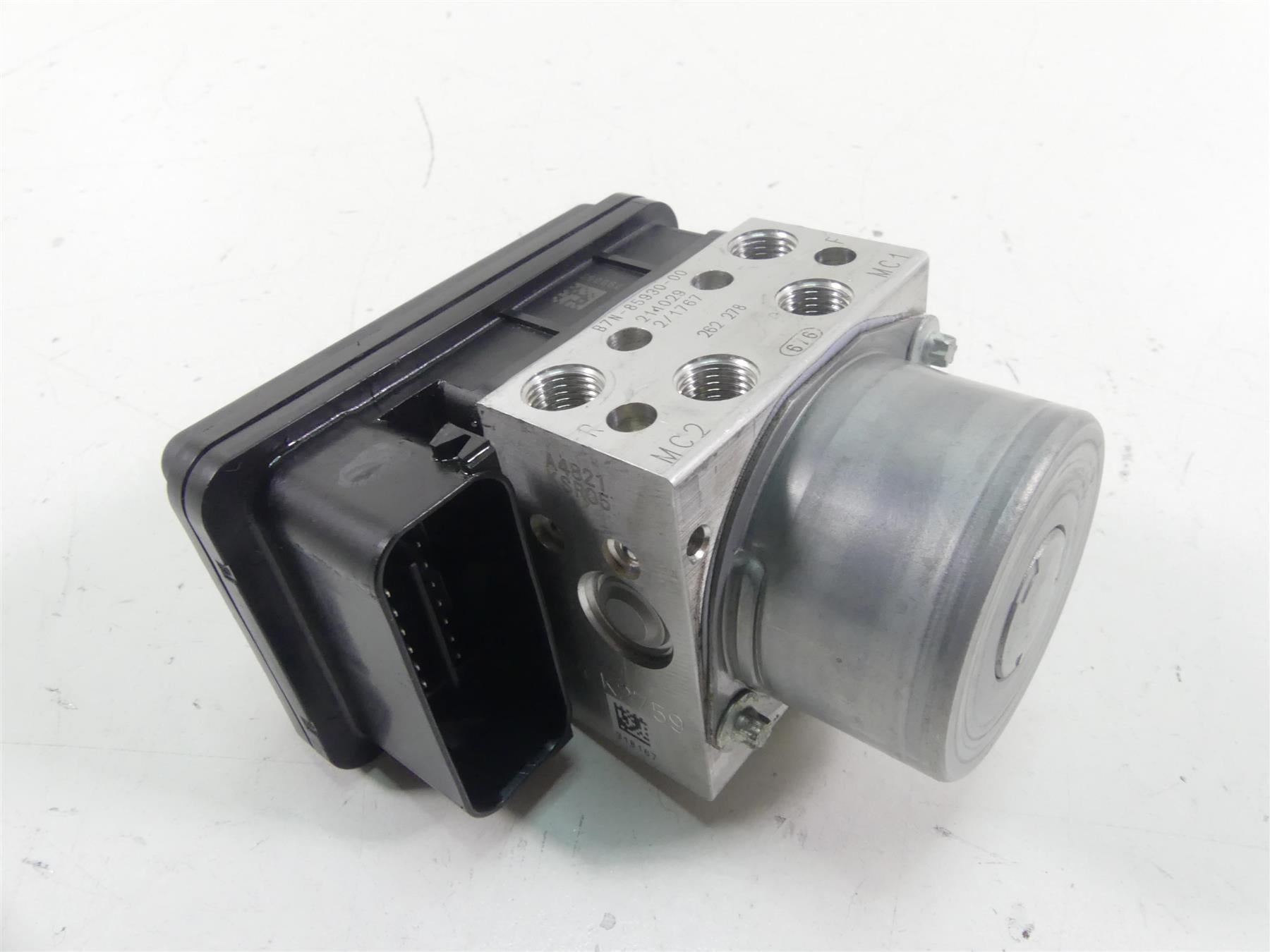 2022 Yamaha MT09 FZ09 Abs Brake Pump Pressure Module B7N-85930-09-00 {{ shop.shopifyCountryName }} - Mototech271