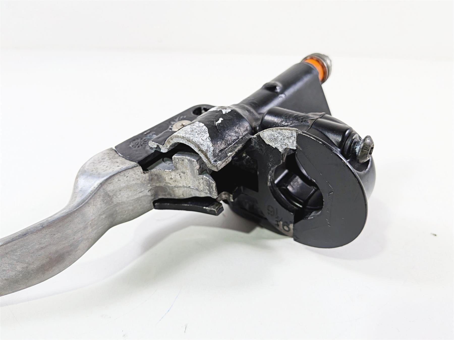 2012 Harley Softail FLSTF Fat Boy Front Brake Master Cylinder 9/16 45029-11D {{ shop.shopifyCountryName }} - Mototech271