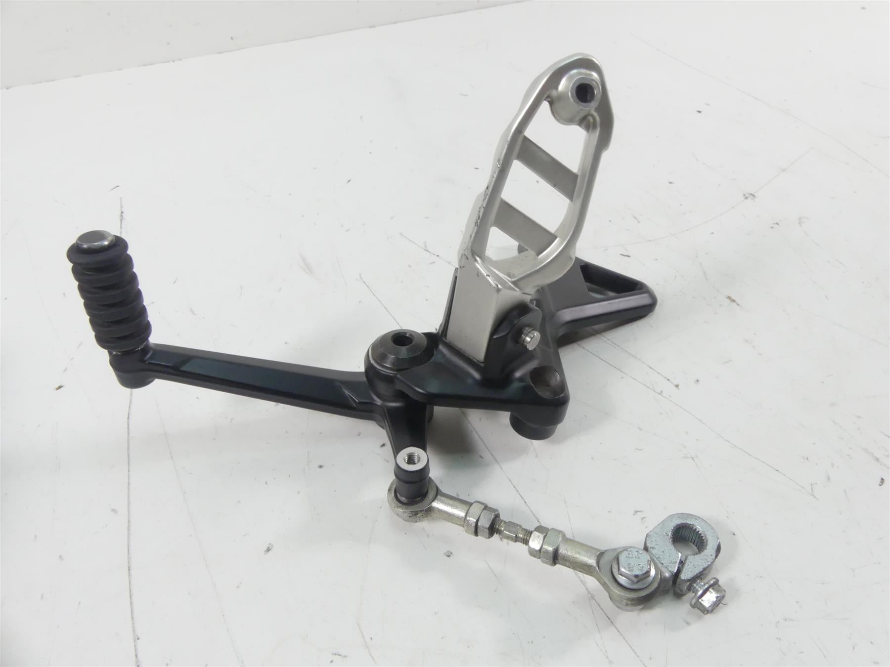 2019 Indian Motorcycle Co. FTR1200 Left Front Footpeg & Shifter Set 5142142 {{ shop.shopifyCountryName }} - Mototech271