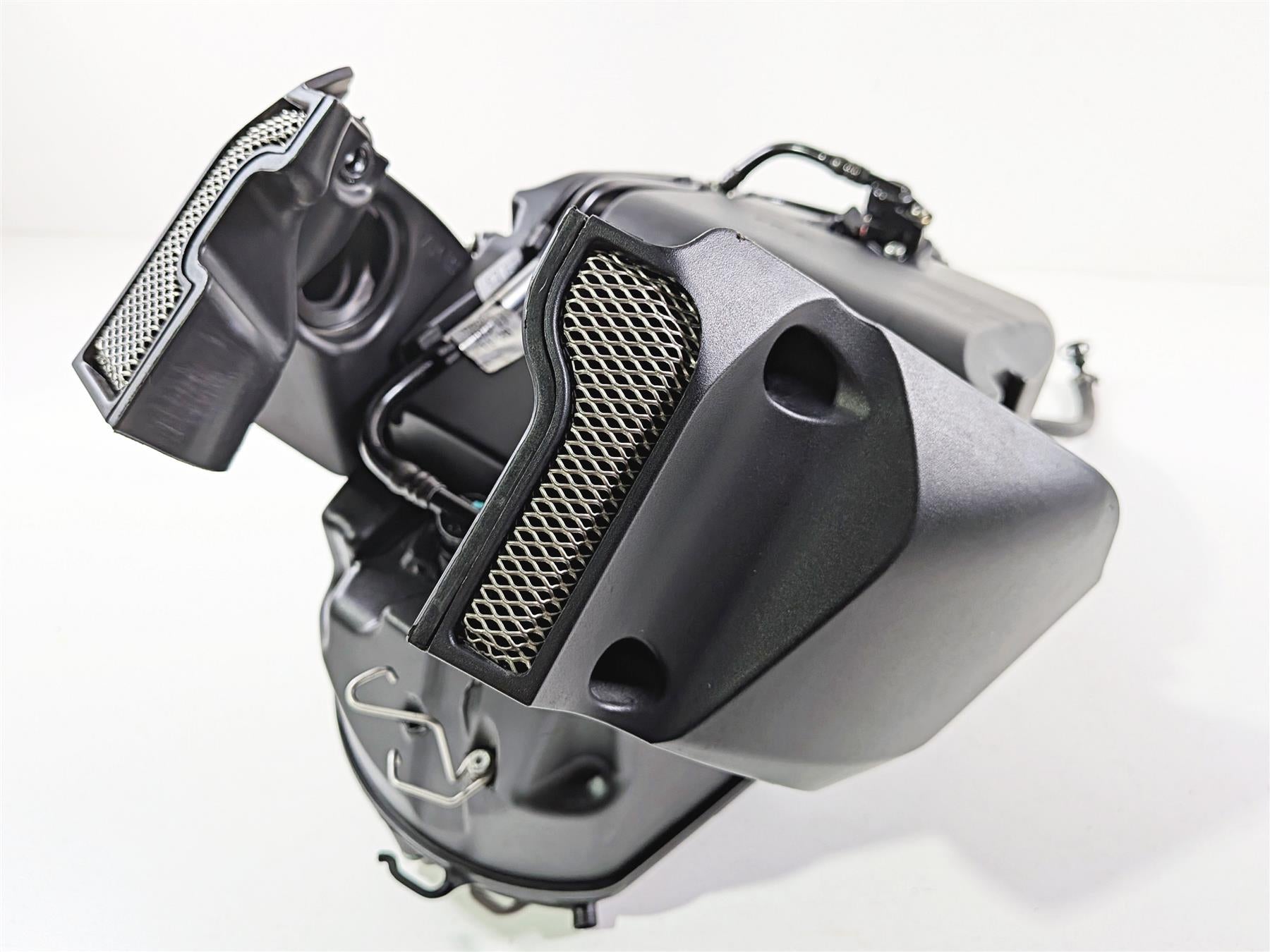 2011 Ducati Streetfighter 1098 S Air Box Breather & Injectors & Ducs 44211393B {{ shop.shopifyCountryName }} - Mototech271