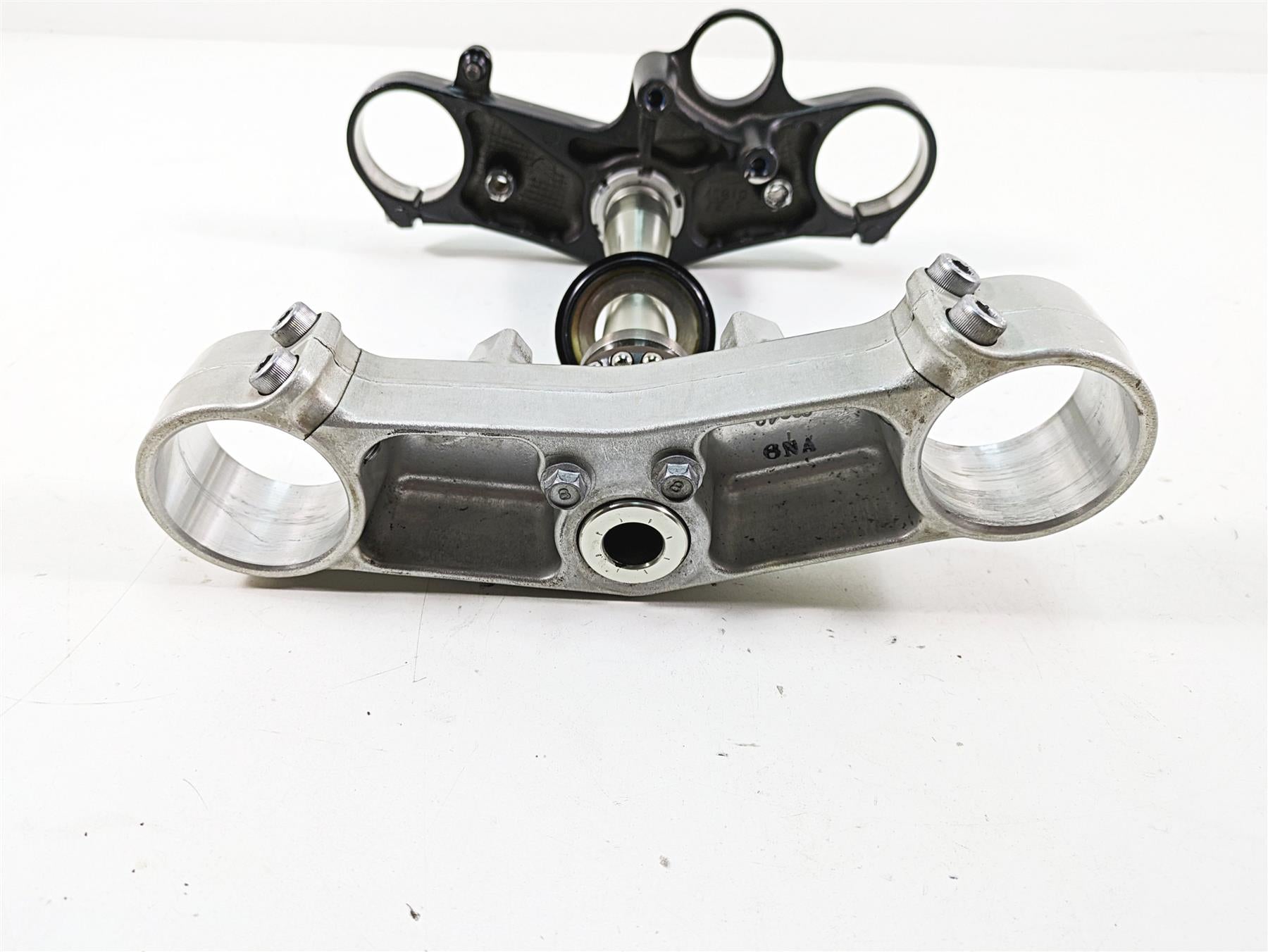 2007 Yamaha R1 YZFR1 Upper Lower Triple Tree Set 4C8-23340-00-00 4C8-23435-10-00 {{ shop.shopifyCountryName }} - Mototech271