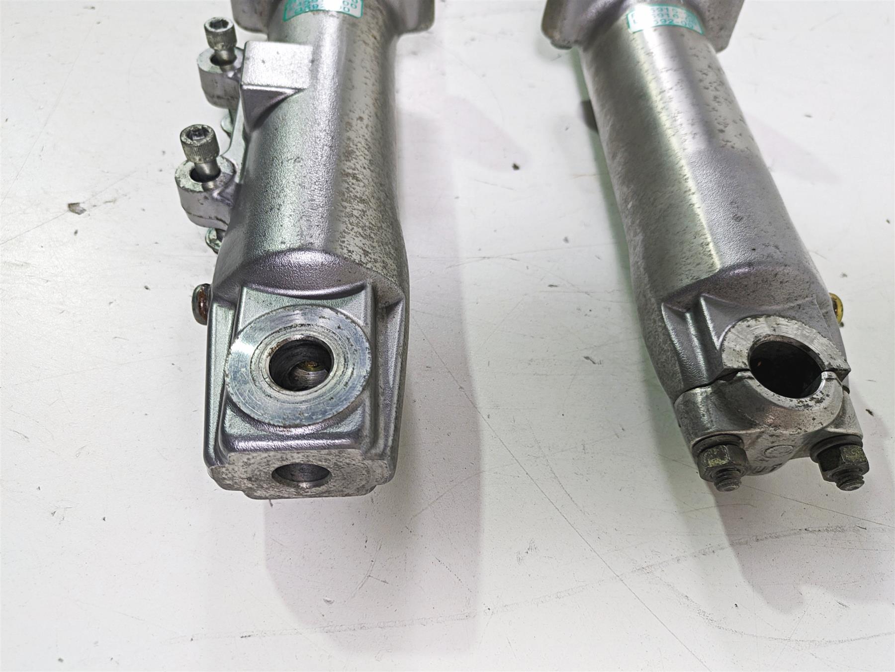 2002 Harley FLSTC Softail Heritage 41mm Front Fork Legs 45915-00 45916-00 {{ shop.shopifyCountryName }} - Mototech271