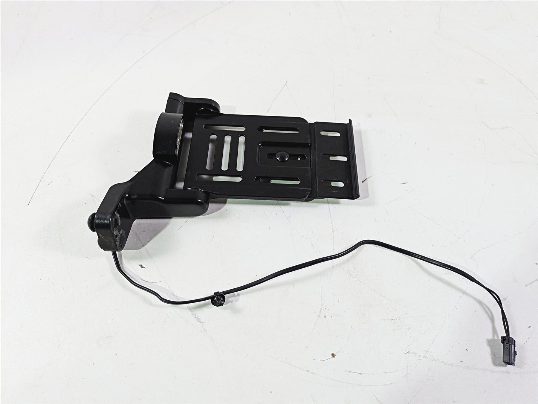 2010 Harley VRSCF Muscle Rod Side License Plate Holder Mount 69390-09 {{ shop.shopifyCountryName }} - Mototech271