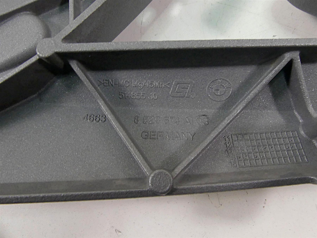 2014 BMW R1200GS K50 Front Right Panel Carrier Stay Bracket - Read 46638528674 {{ shop.shopifyCountryName }} - Mototech271
